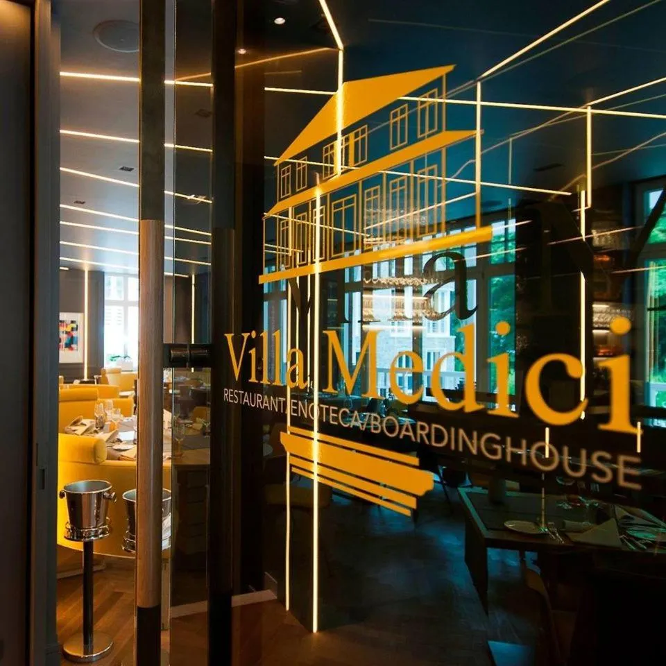Restaurant/places to eat in Villa Medici