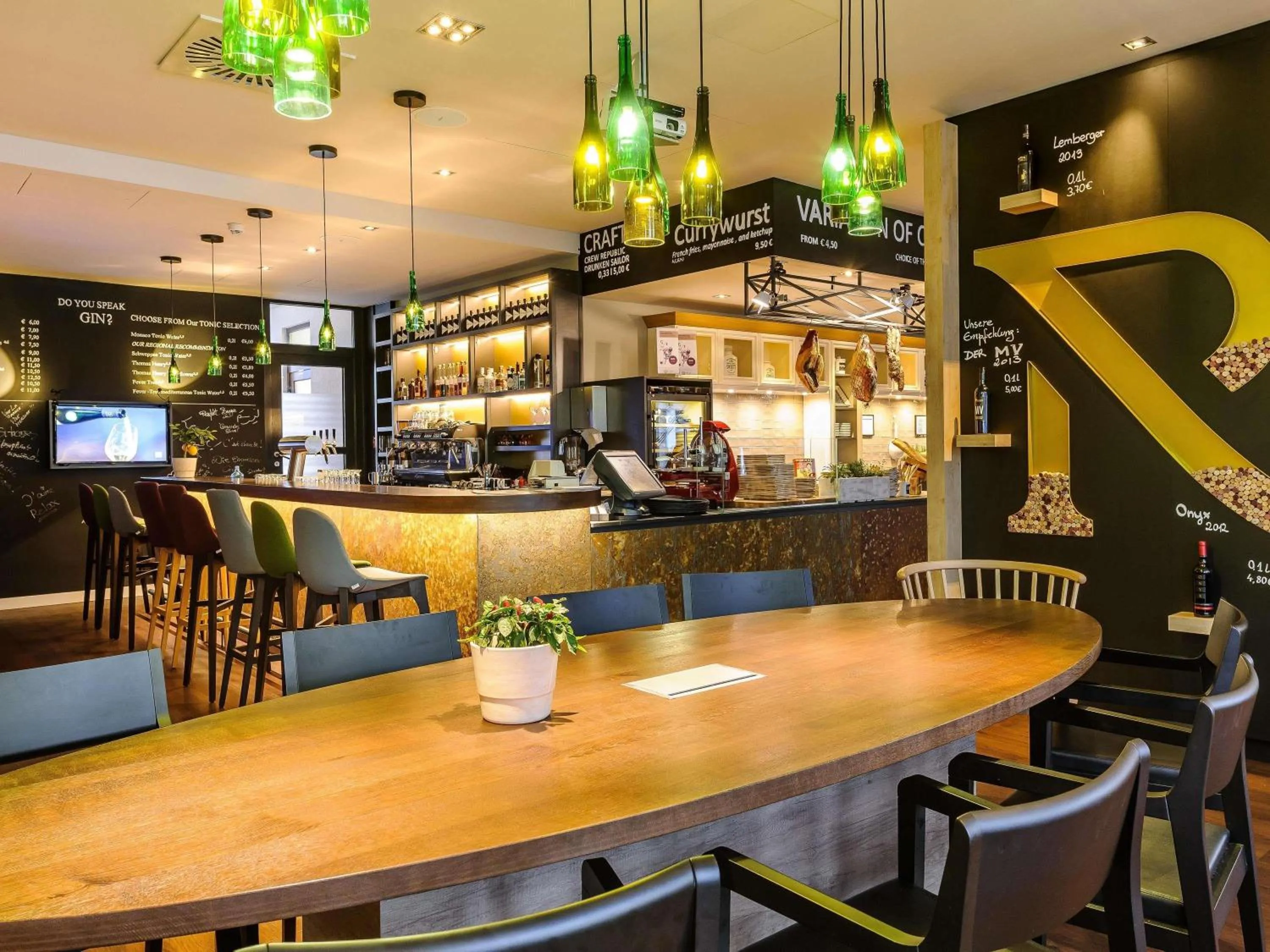 Lounge or bar in Mercure München City Center