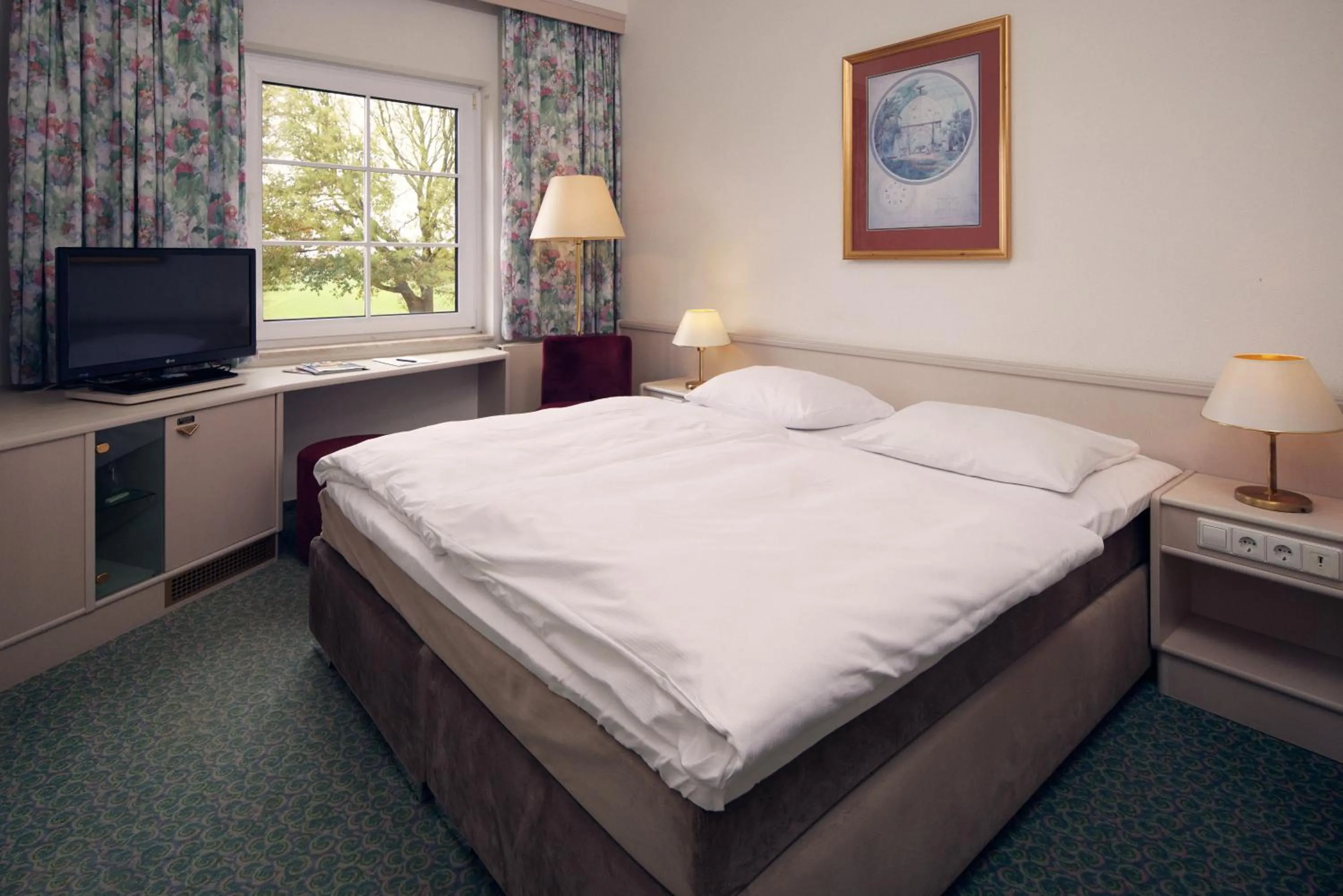 Photo of the whole room, Bed in Van der Valk Landhotel Spornitz