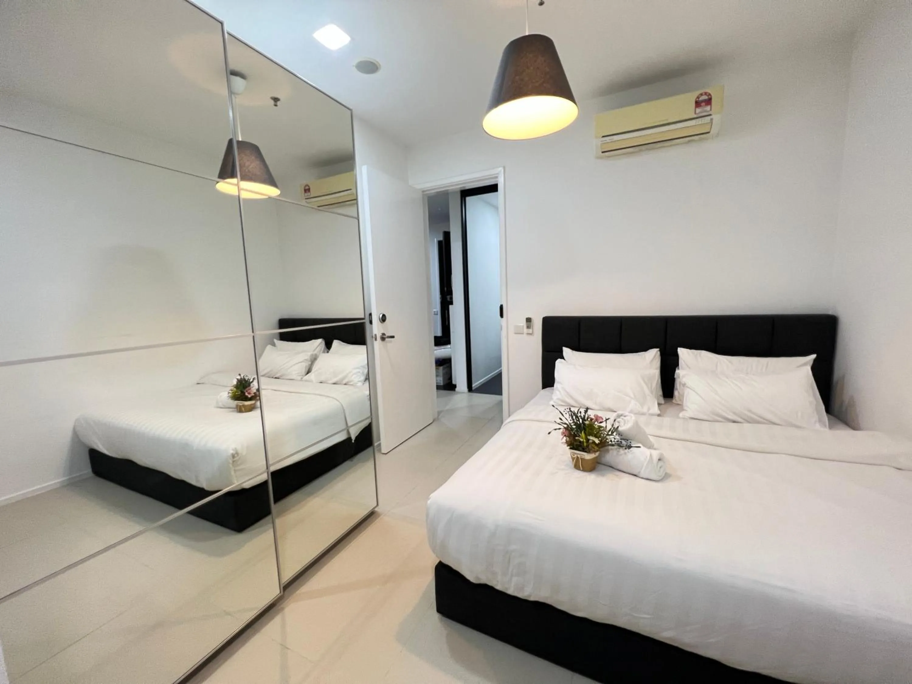 Photo of the whole room, Bed in ARCORIS, MONT KIARA by MK HOME
