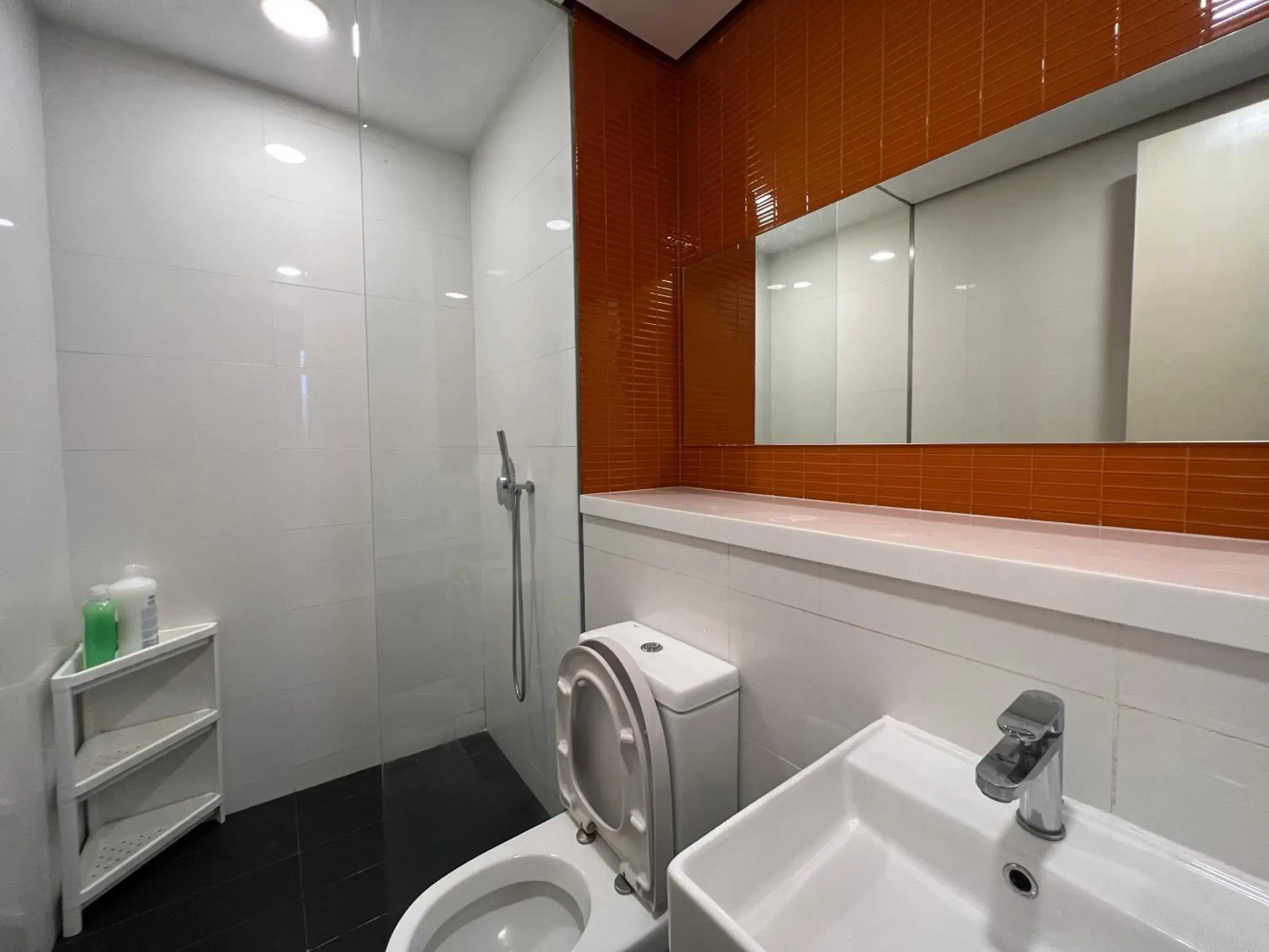 Bathroom in ARCORIS, MONT KIARA