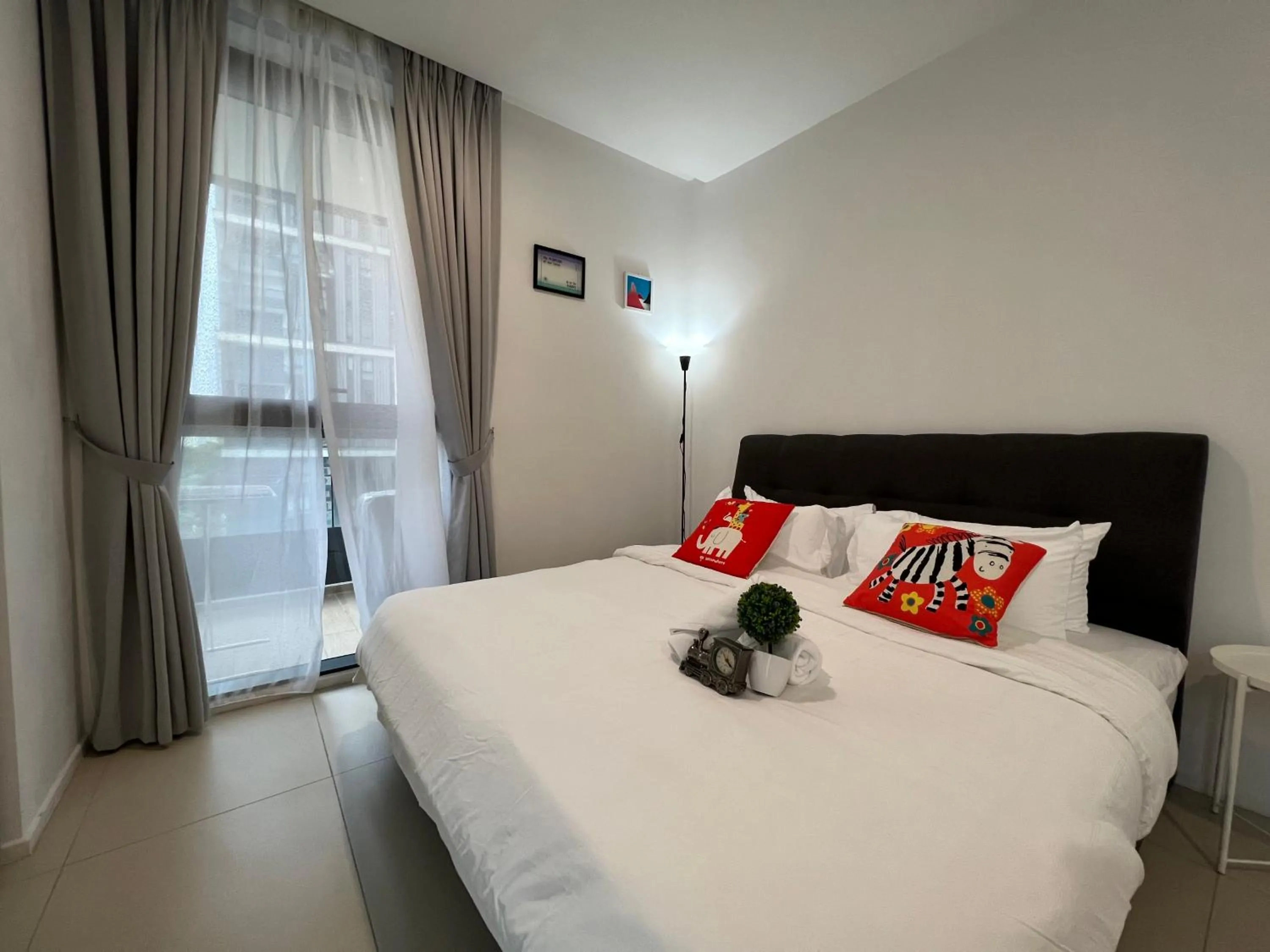 Bed in ARCORIS, MONT KIARA by MK HOME