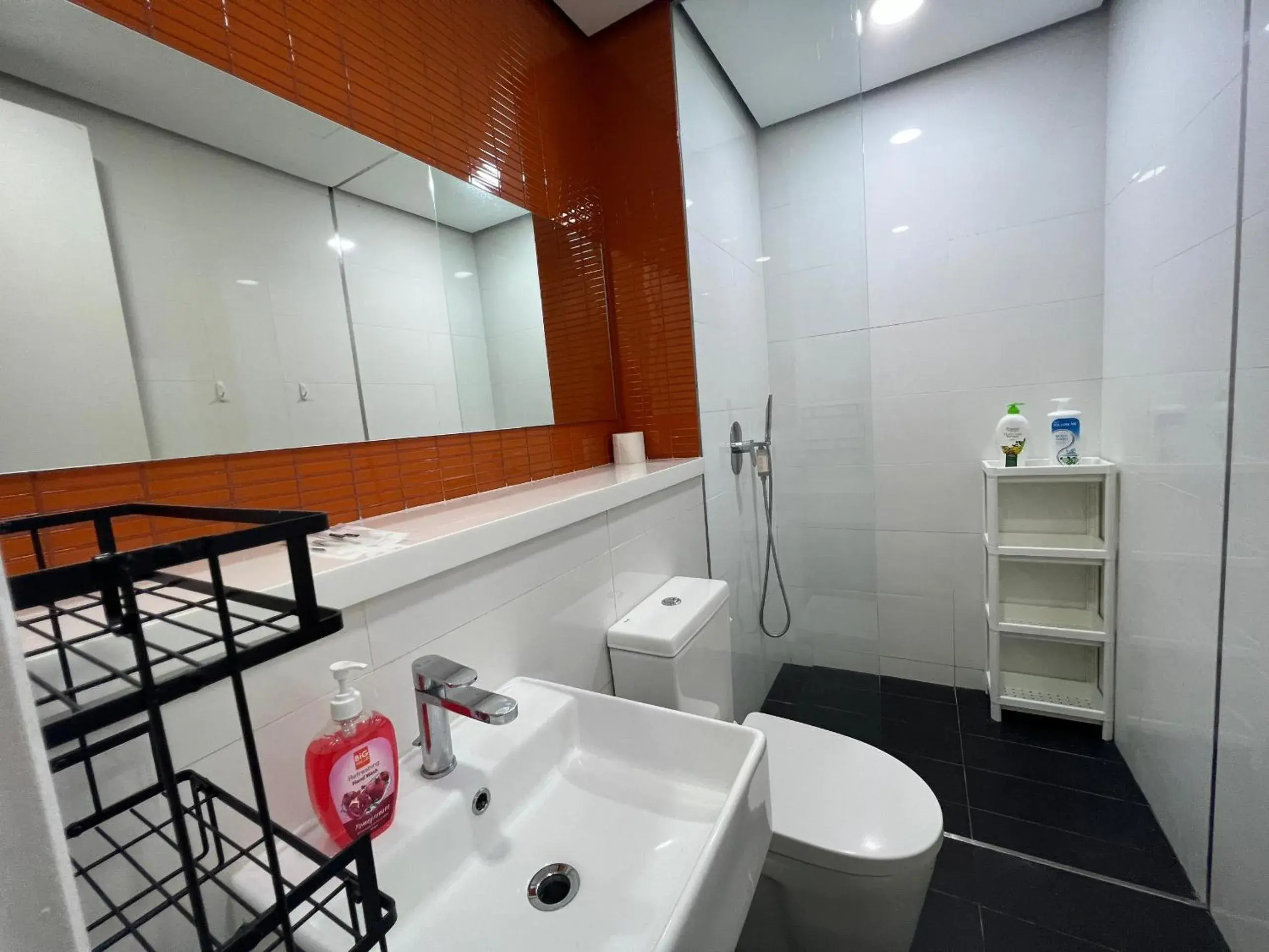 Shower, Bathroom in ARCORIS, MONT KIARA