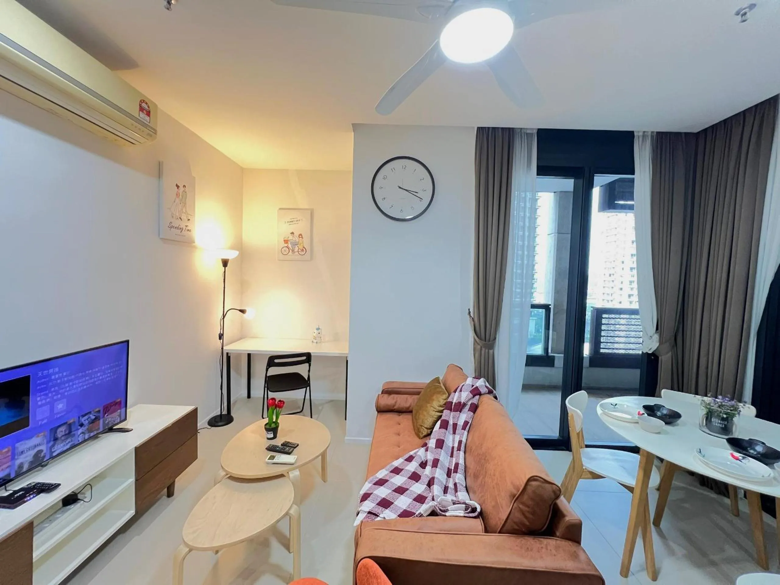 Living room in ARCORIS, MONT KIARA by MK HOME