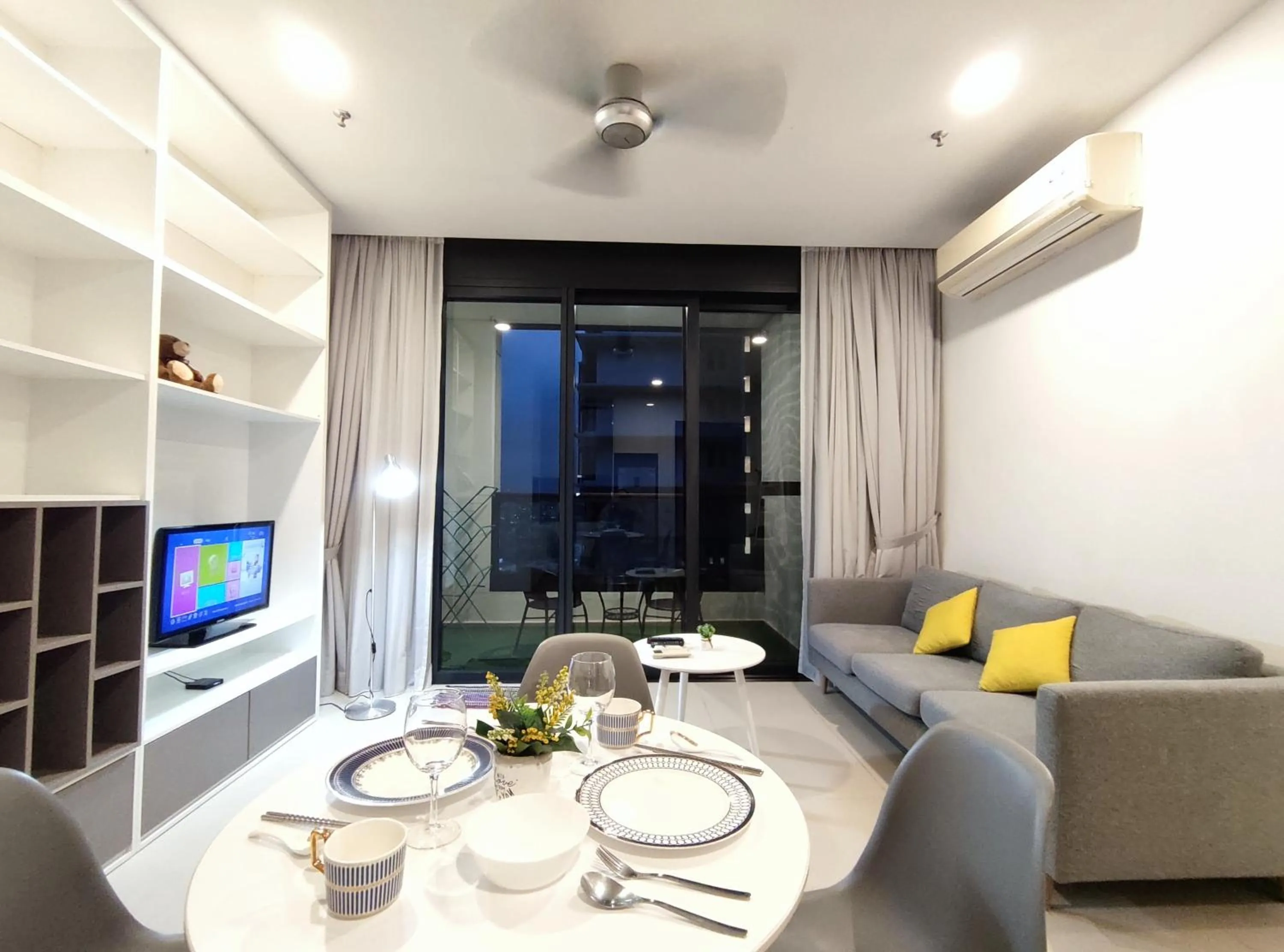 ARCORIS, MONT KIARA by MK HOME