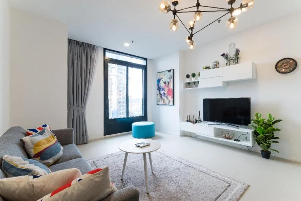 Living room in ARCORIS, MONT KIARA by MK HOME