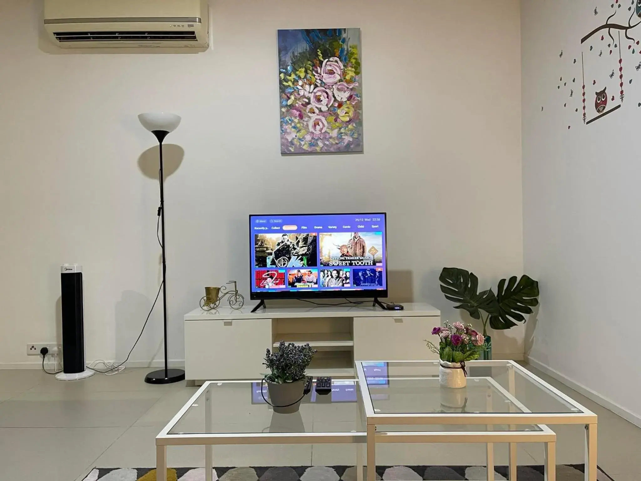 TV/Entertainment Center in ARCORIS, MONT KIARA