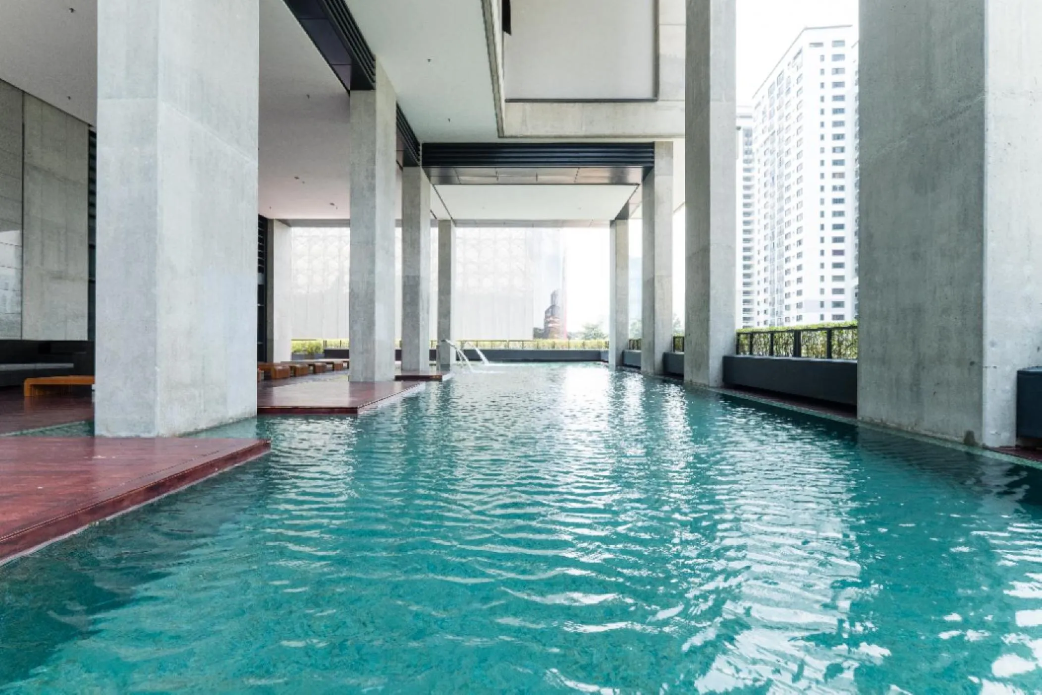 Swimming pool in ARCORIS, MONT KIARA by MK HOME
