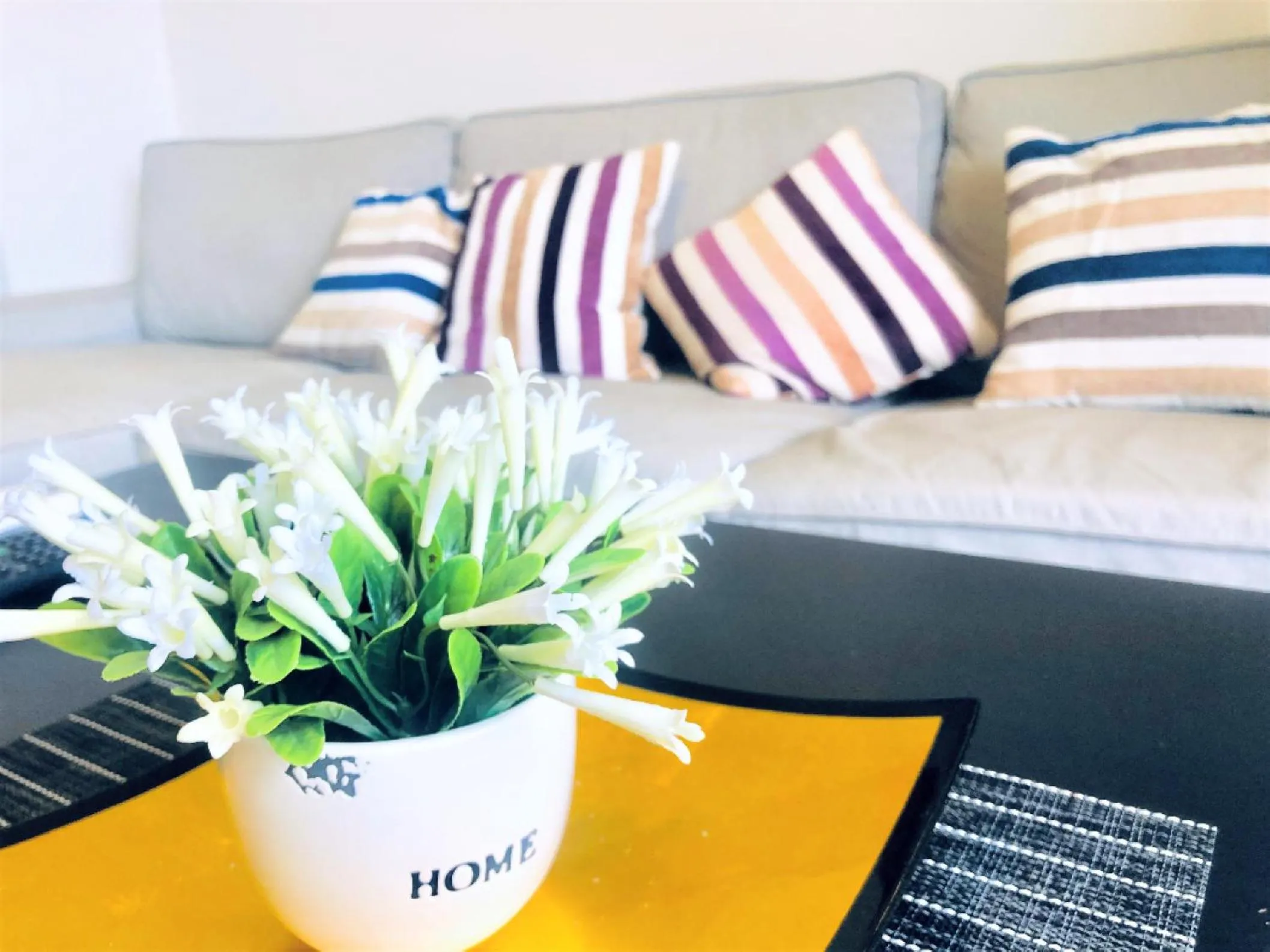 Living room in ARCORIS, MONT KIARA by MK HOME