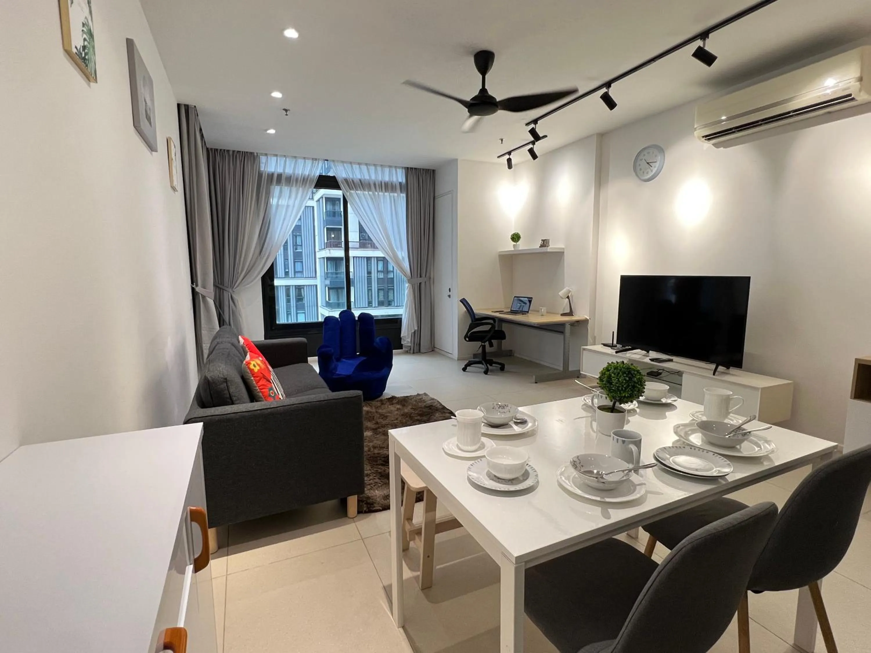 ARCORIS, MONT KIARA by MK HOME