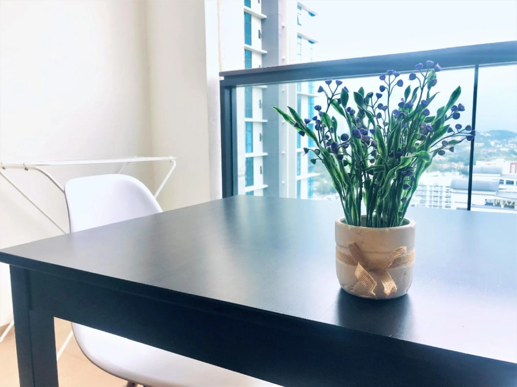 Balcony/Terrace in ARCORIS, MONT KIARA by MK HOME