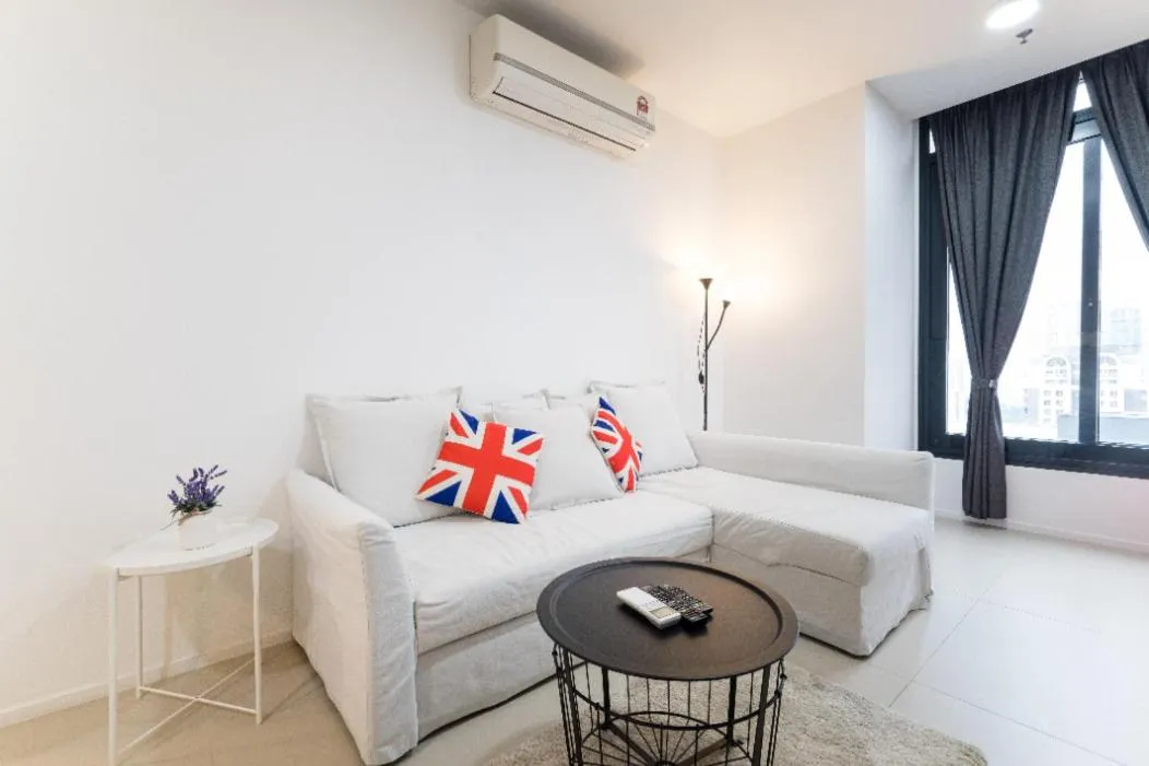 Living room in ARCORIS, MONT KIARA by MK HOME