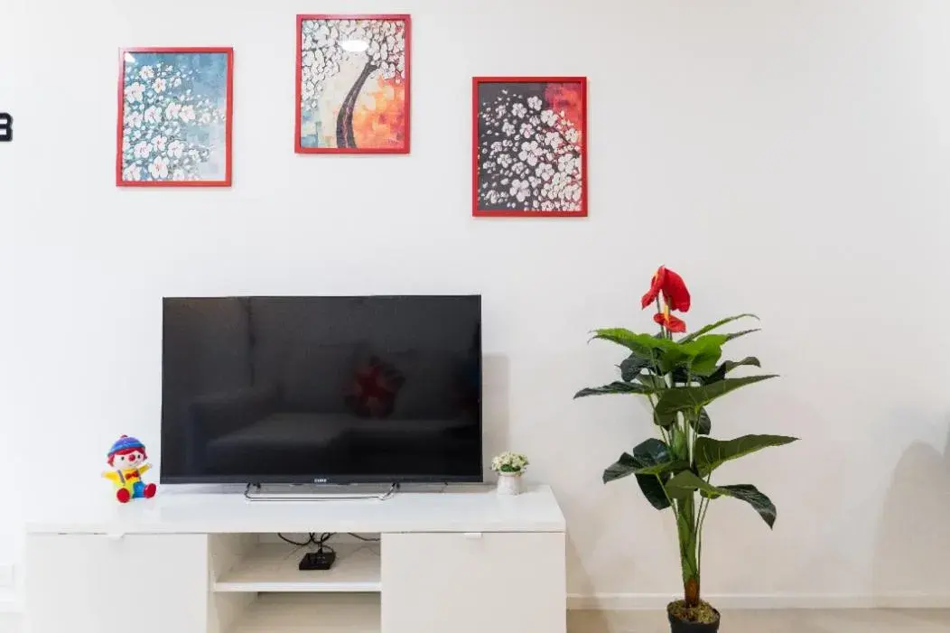 TV and multimedia, TV/Entertainment Center in ARCORIS, MONT KIARA