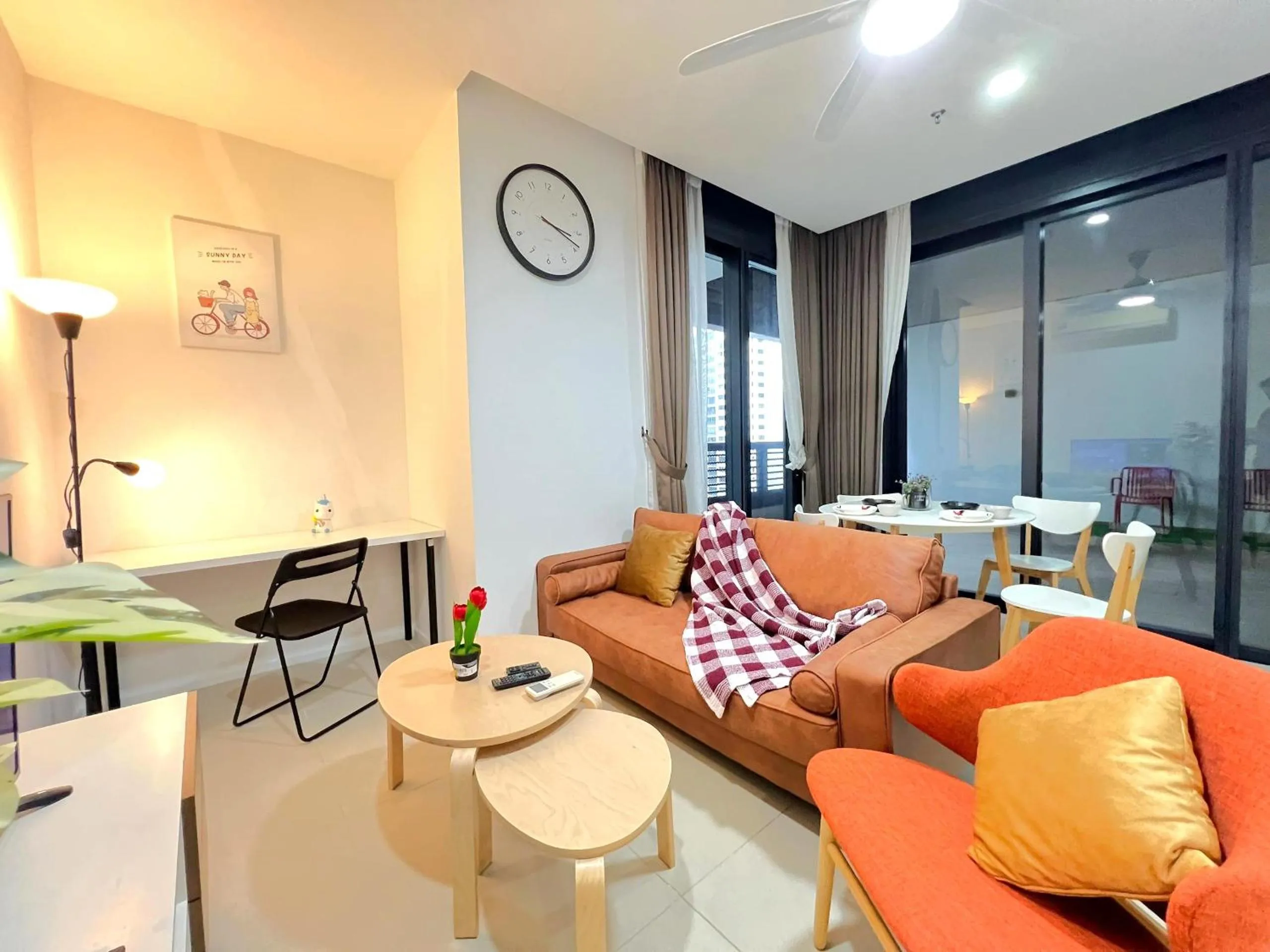 Living room in ARCORIS, MONT KIARA by MK HOME