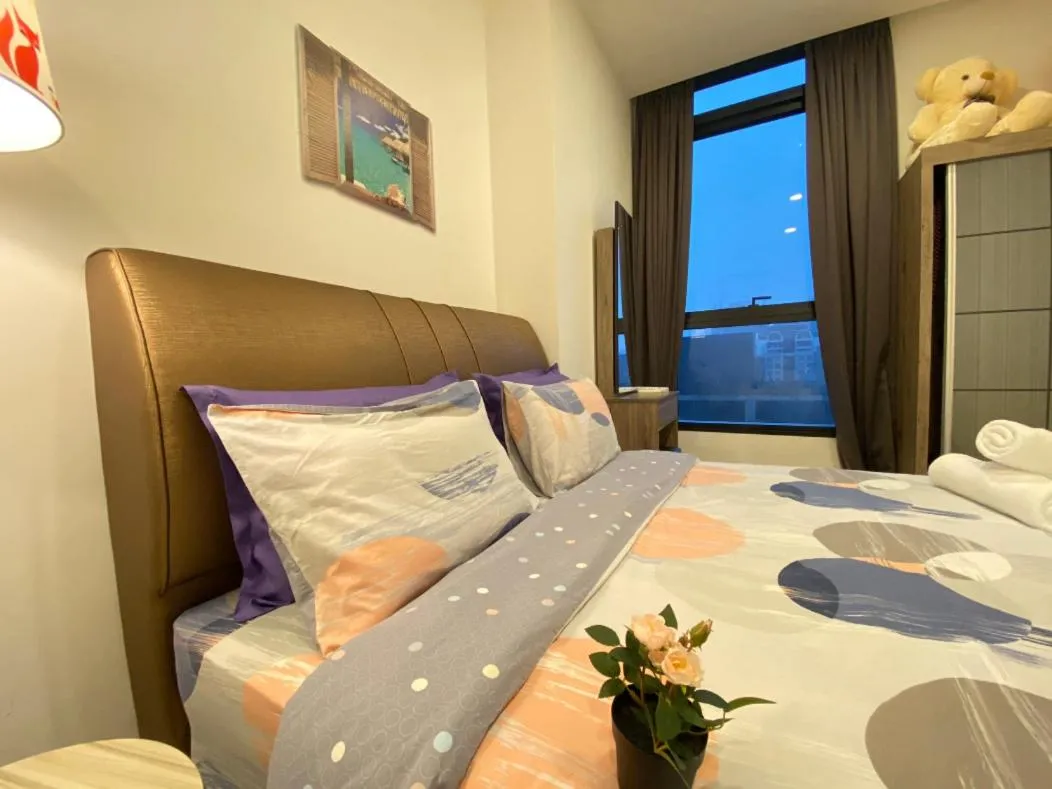 Bed in ARCORIS, MONT KIARA by MK HOME