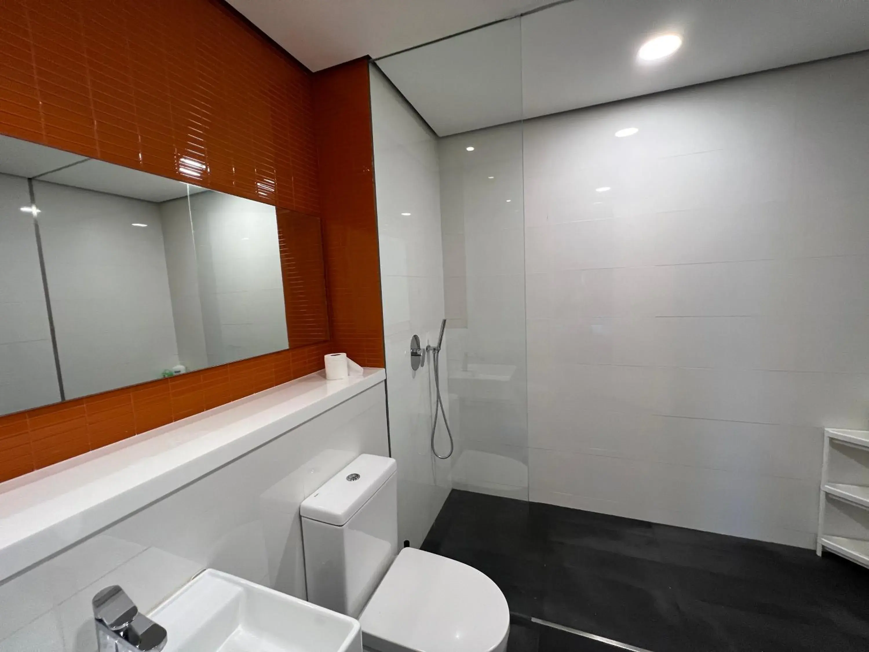 Shower, Bathroom in ARCORIS, MONT KIARA