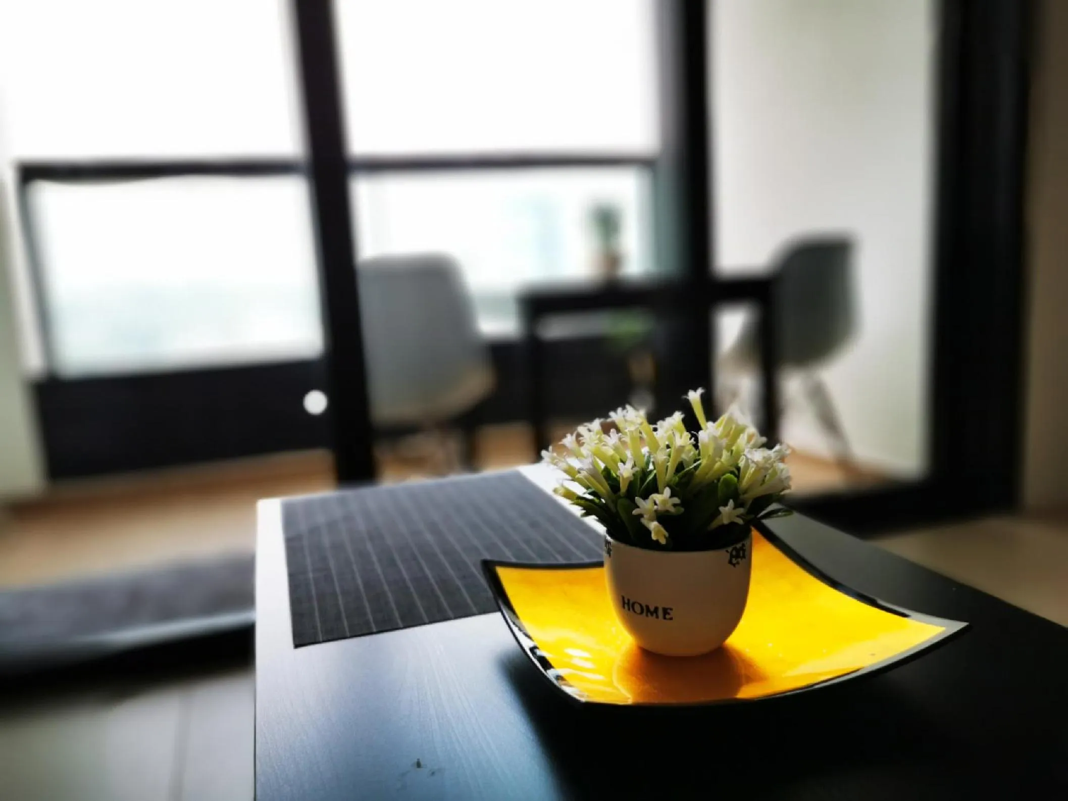 Living room in ARCORIS, MONT KIARA by MK HOME