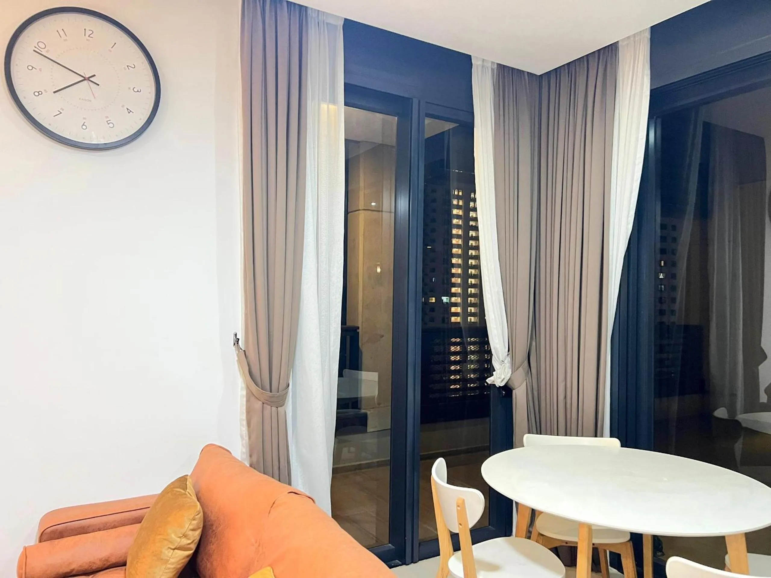 Living room in ARCORIS, MONT KIARA by MK HOME