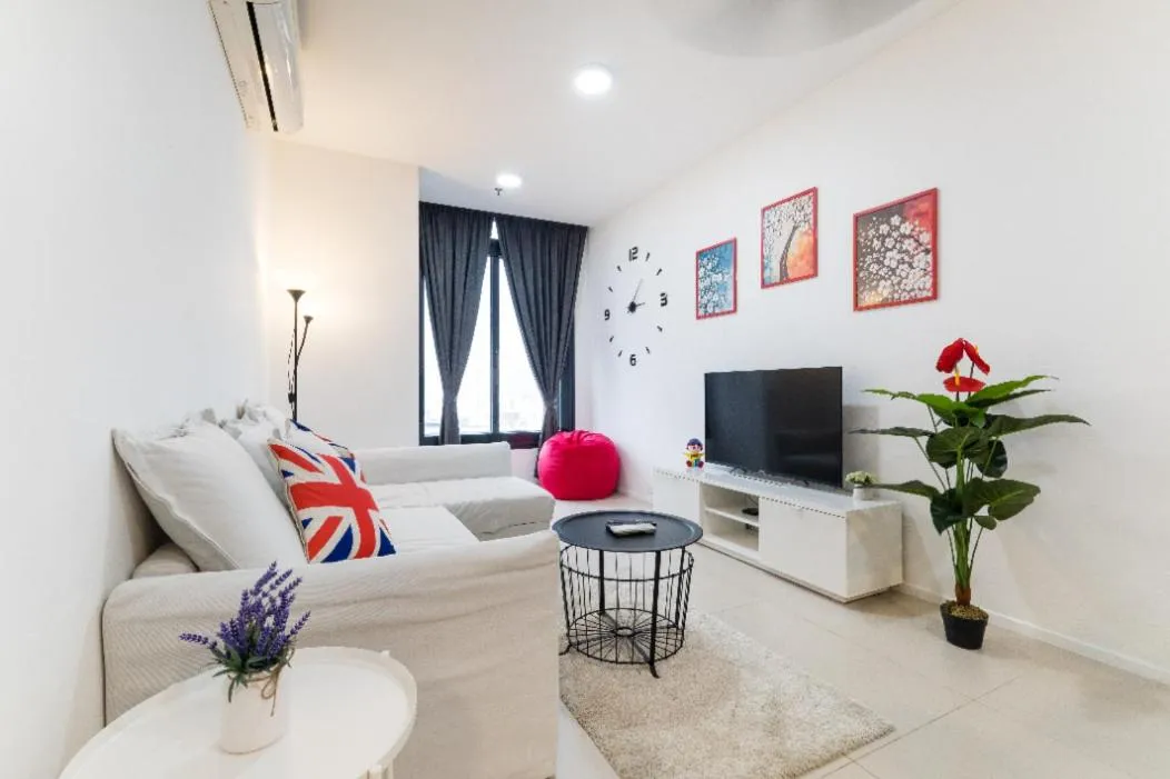 Living room in ARCORIS, MONT KIARA by MK HOME