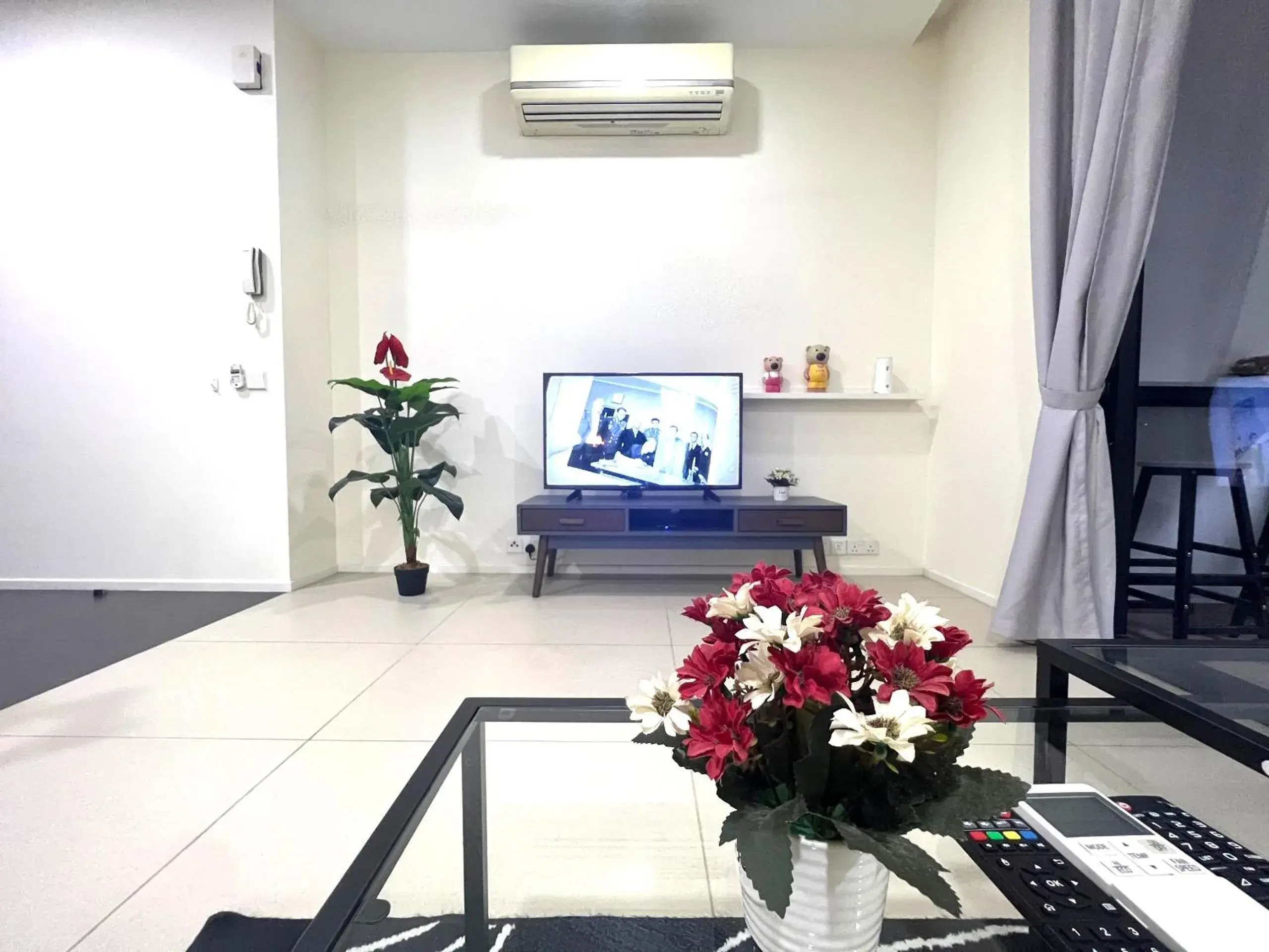 TV/Entertainment Center in ARCORIS, MONT KIARA