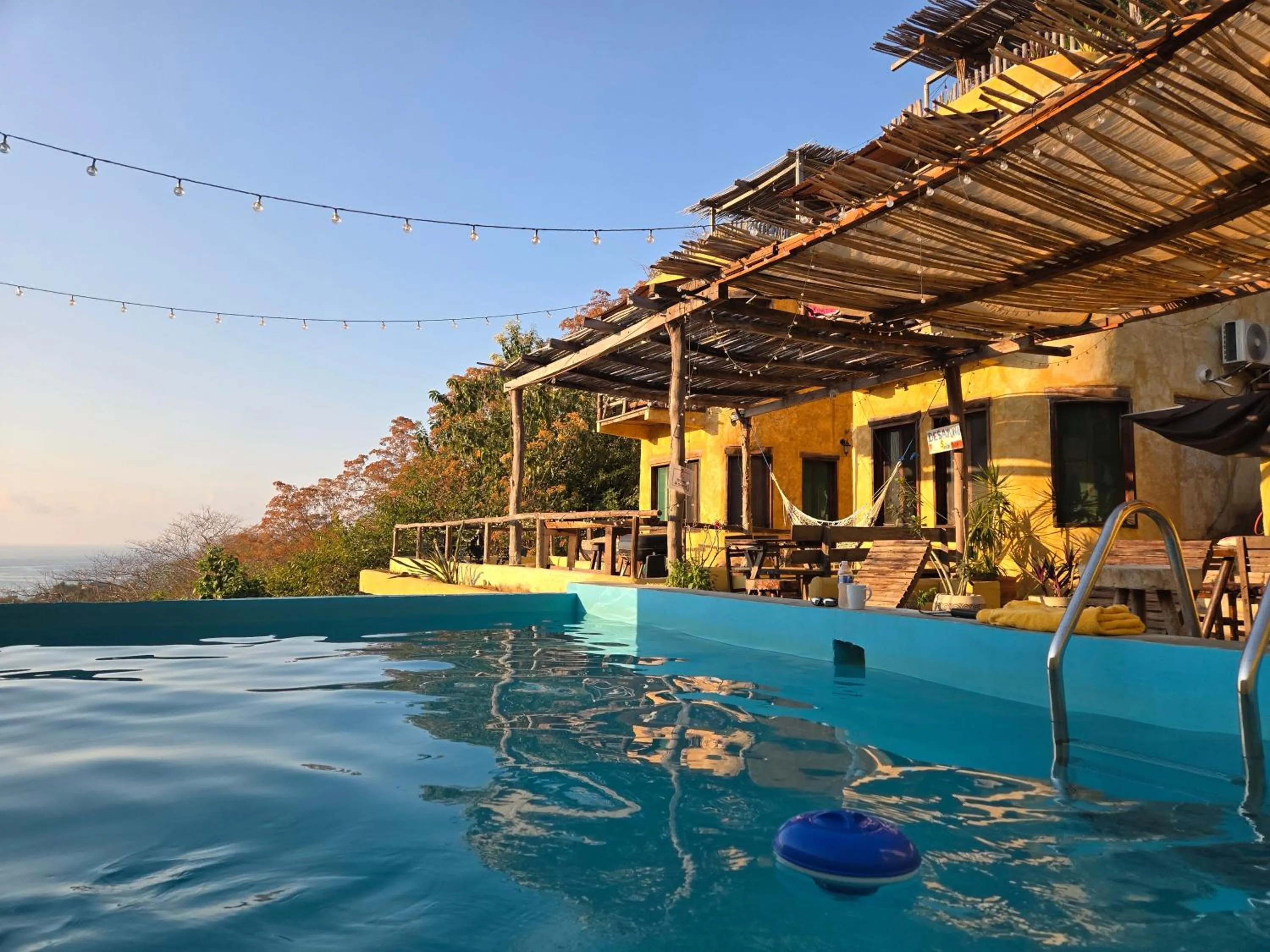 Swimming pool in Hotel Quinto Sol