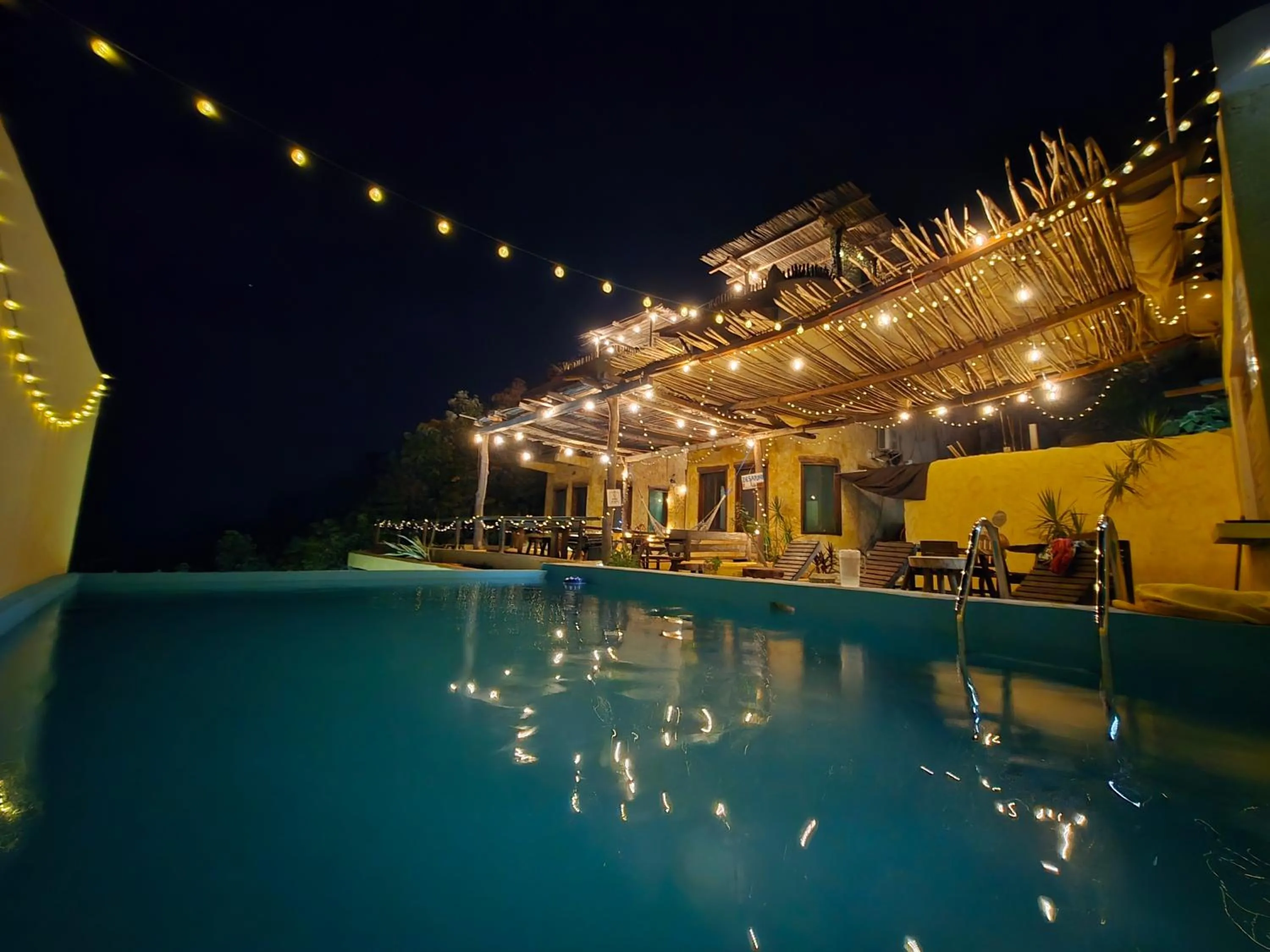 Swimming pool in Hotel Quinto Sol
