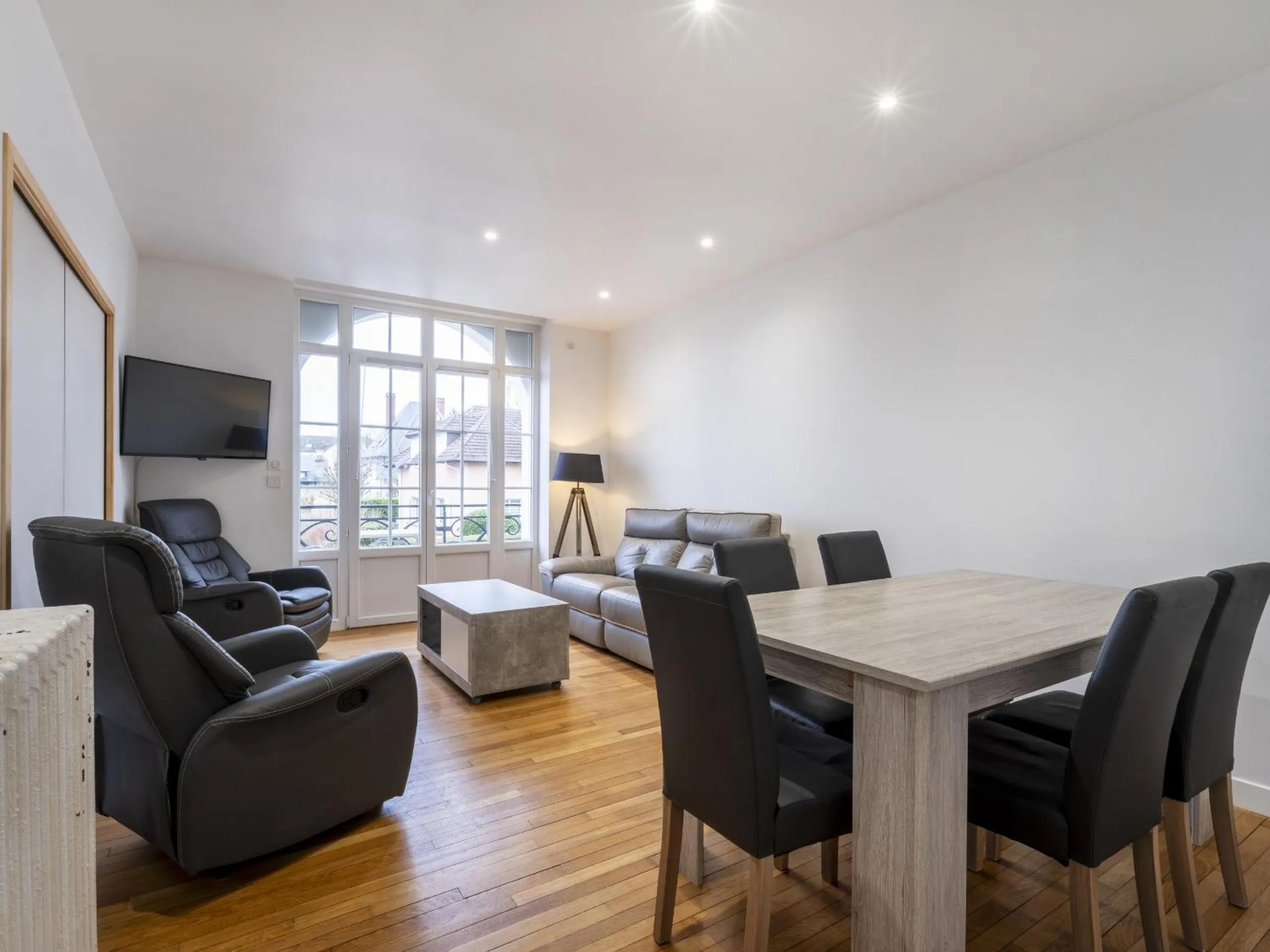 Communal lounge/ TV room in Residence Louis Quartier Des Lilas