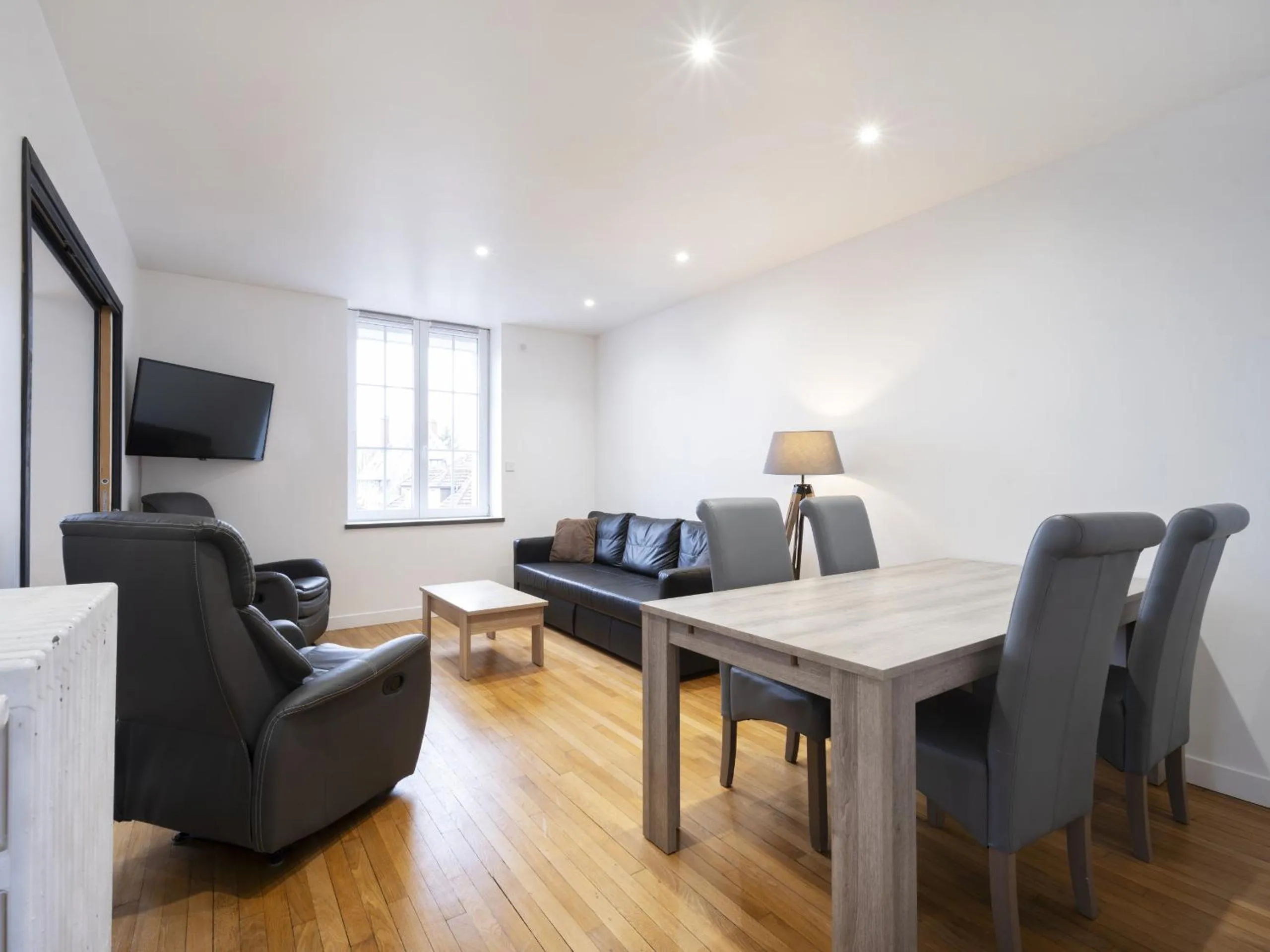 Communal lounge/ TV room in Residence Louis Quartier Des Lilas