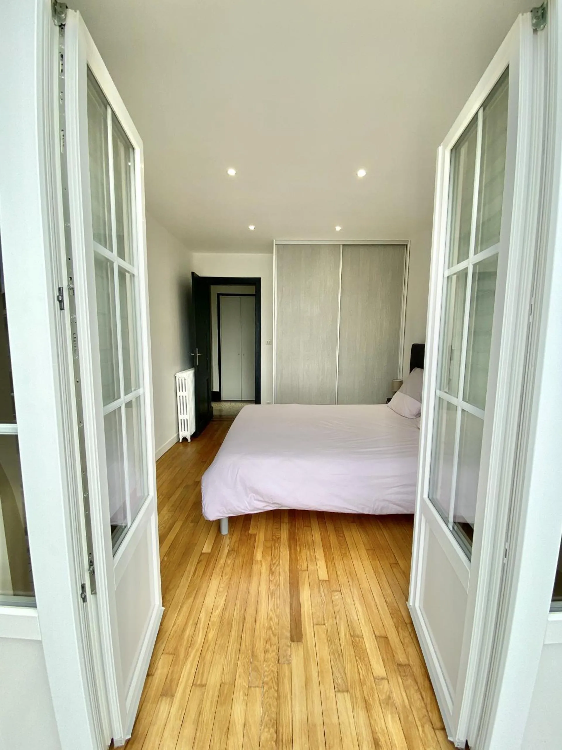 Other, Bed in Residence Louis Quartier Des Lilas