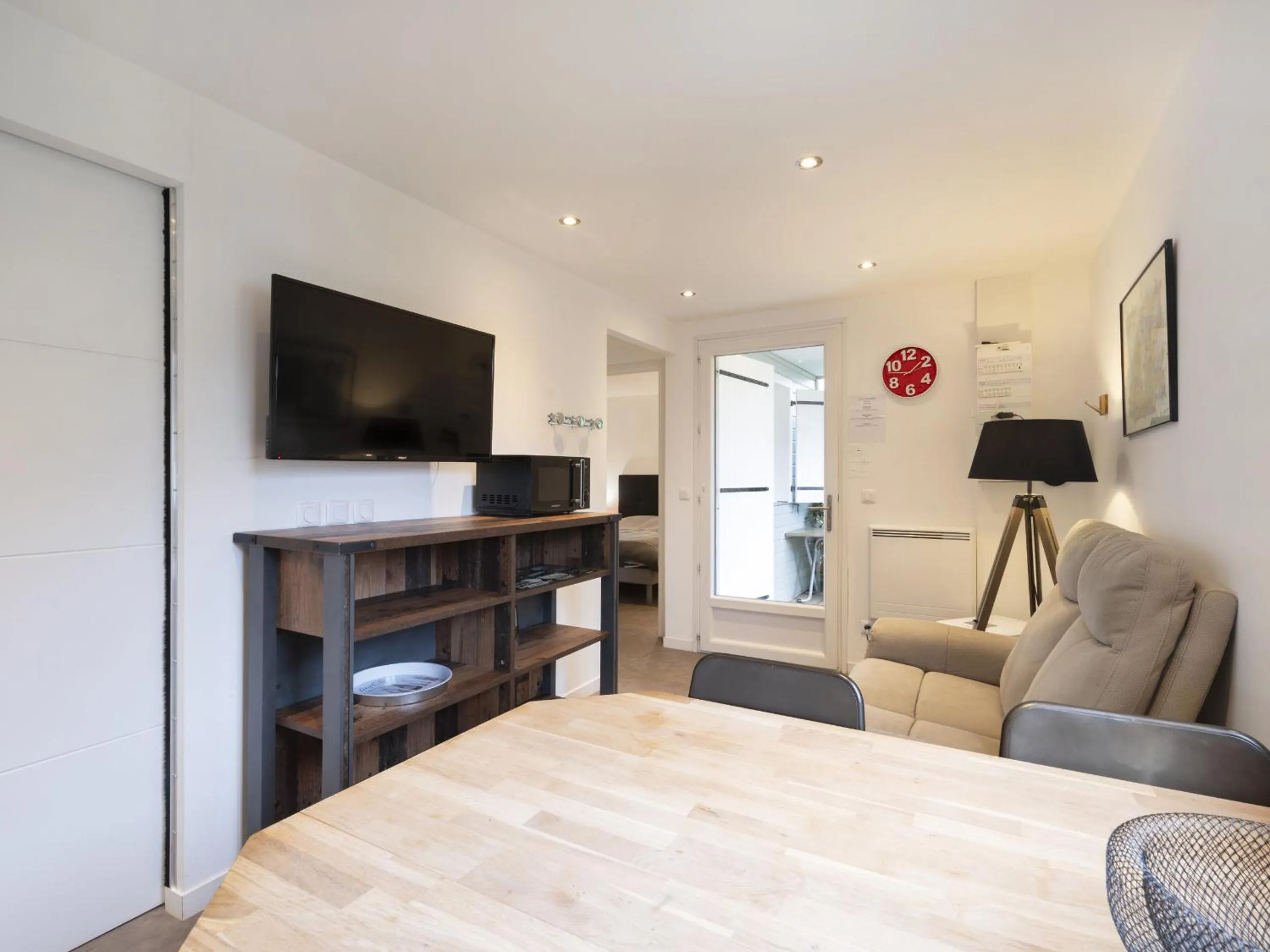 Communal lounge/ TV room in Residence Louis Quartier Des Lilas