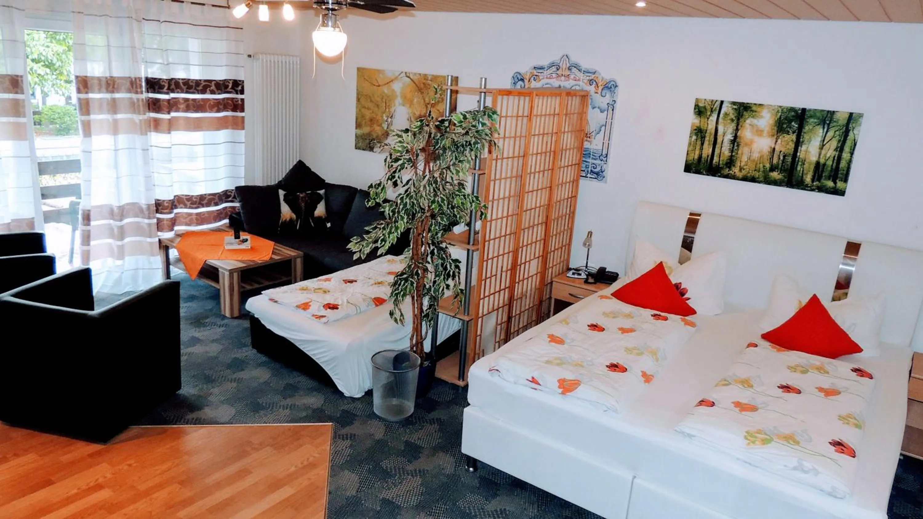 Photo of the whole room, Bed in Appartements 4U Rodenbach