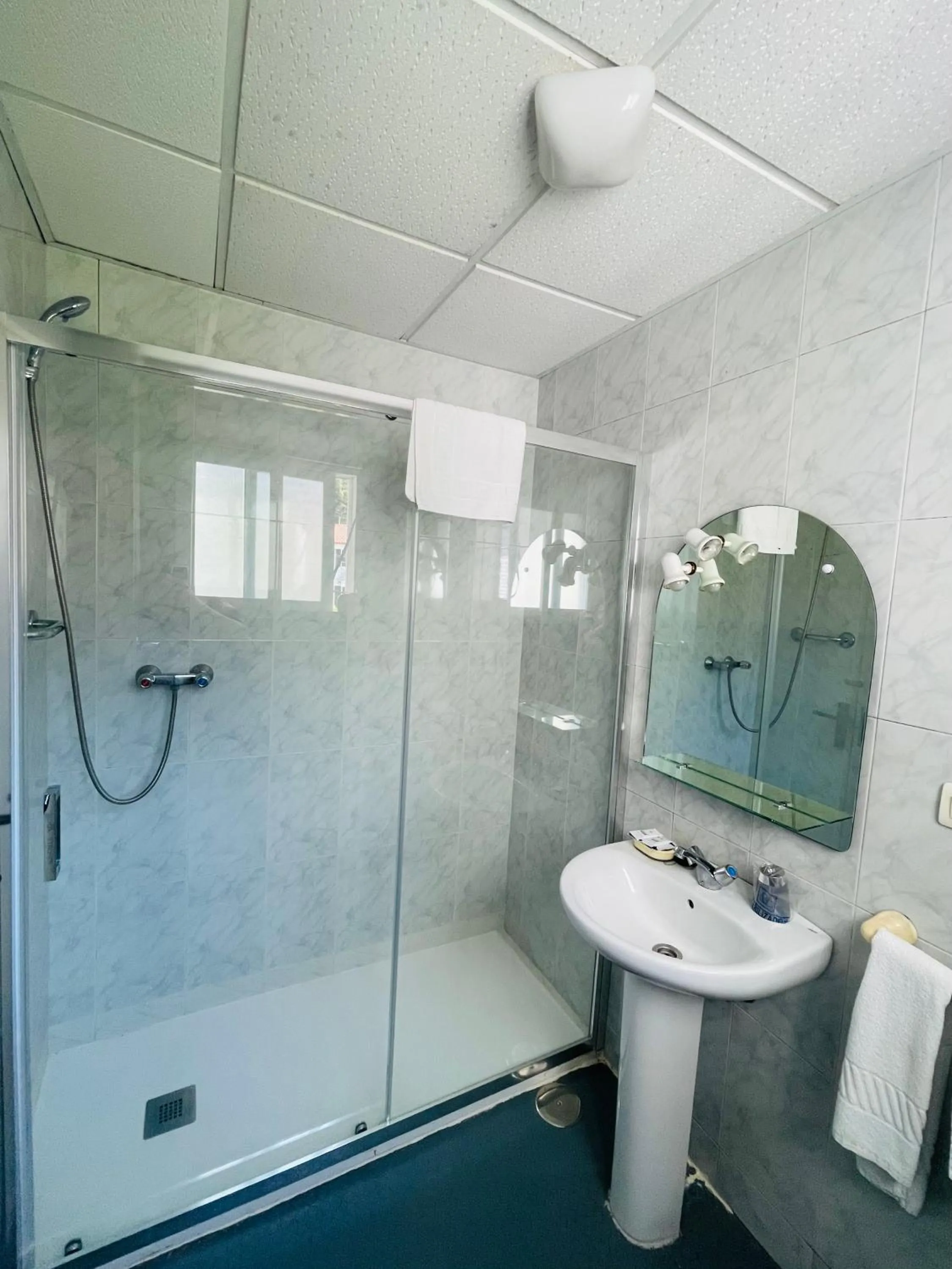 Bathroom in Pensión Costiña