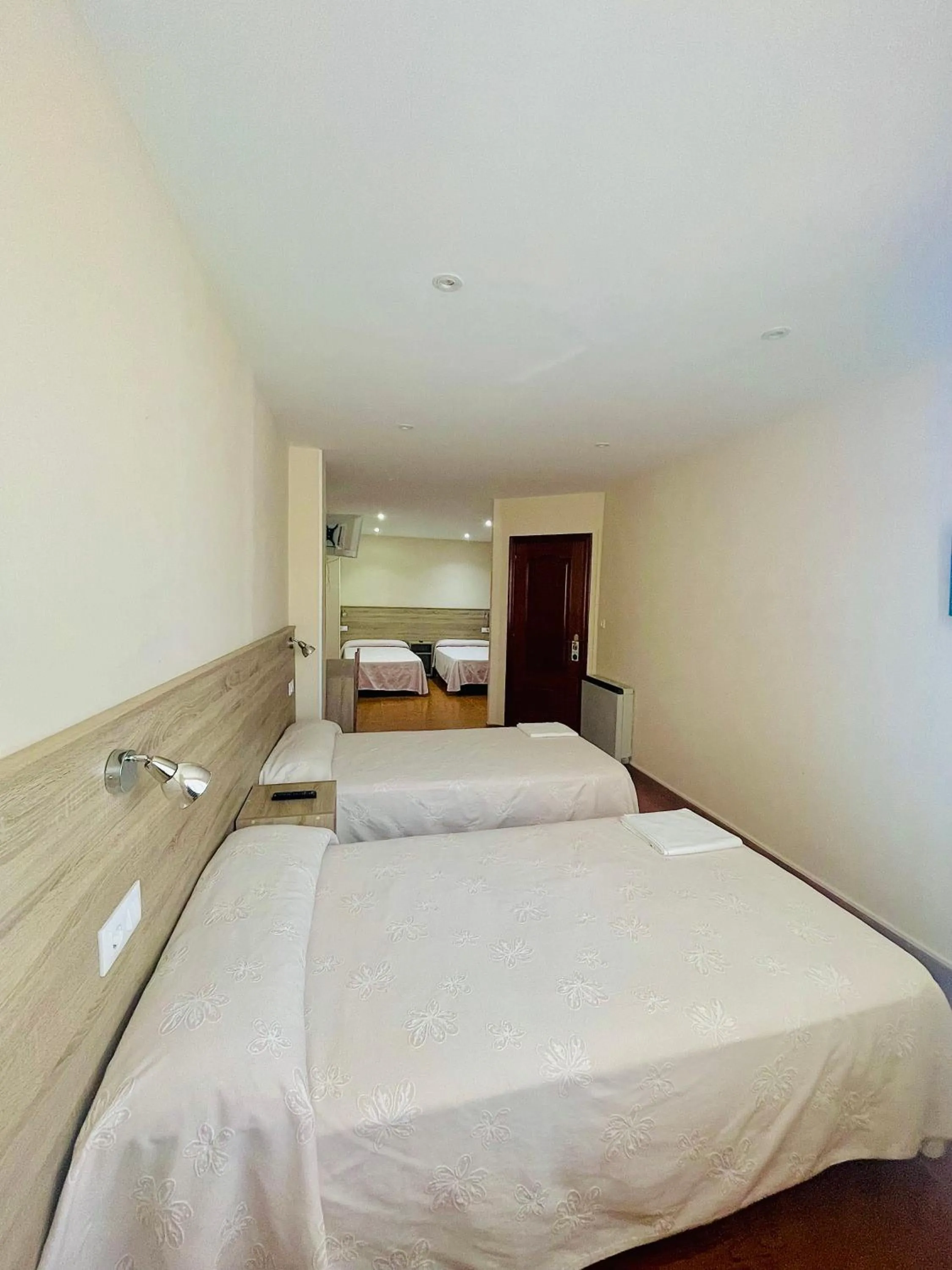 Photo of the whole room, Bed in Pensión Costiña