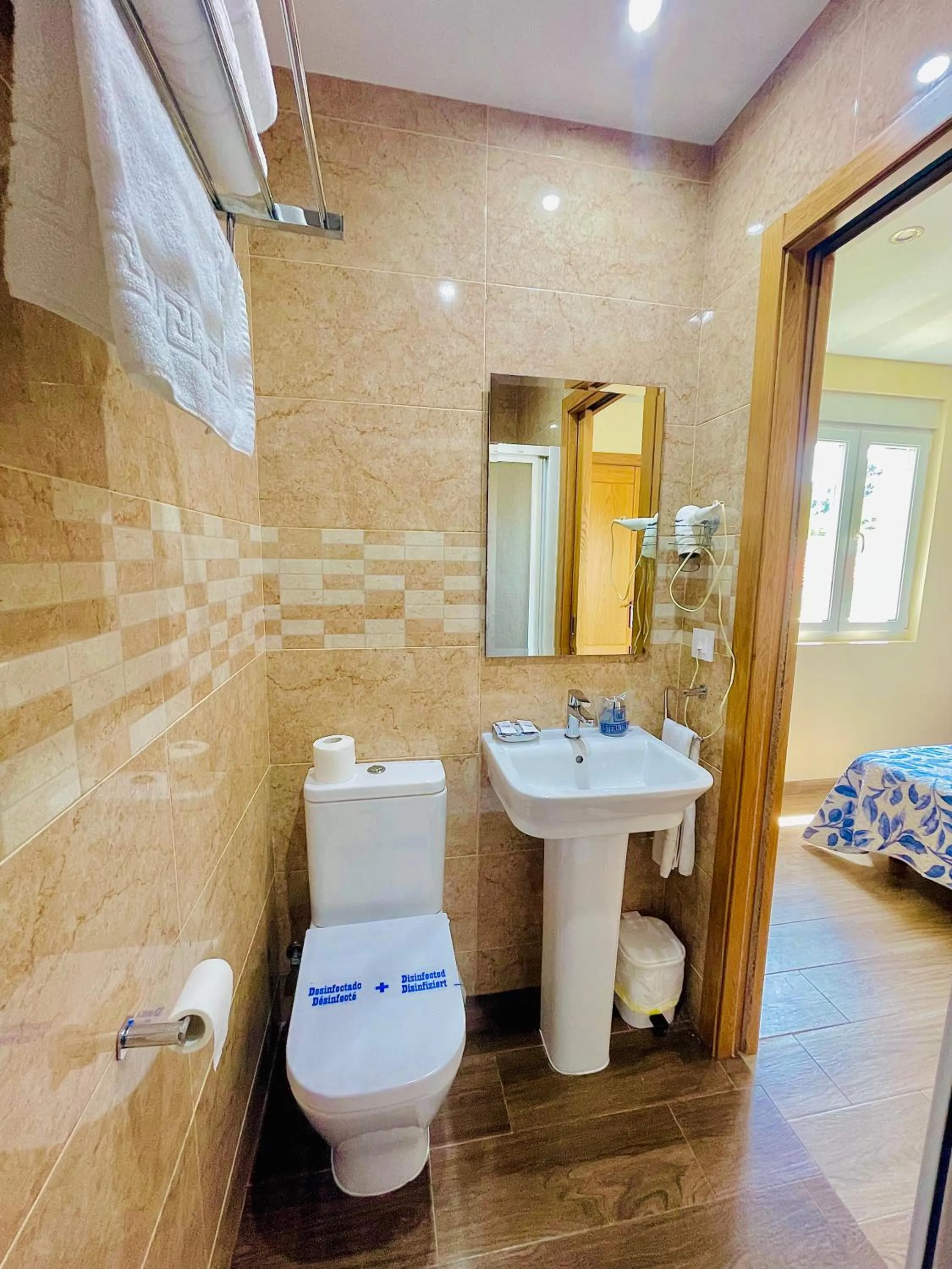 Bathroom in Pensión Costiña