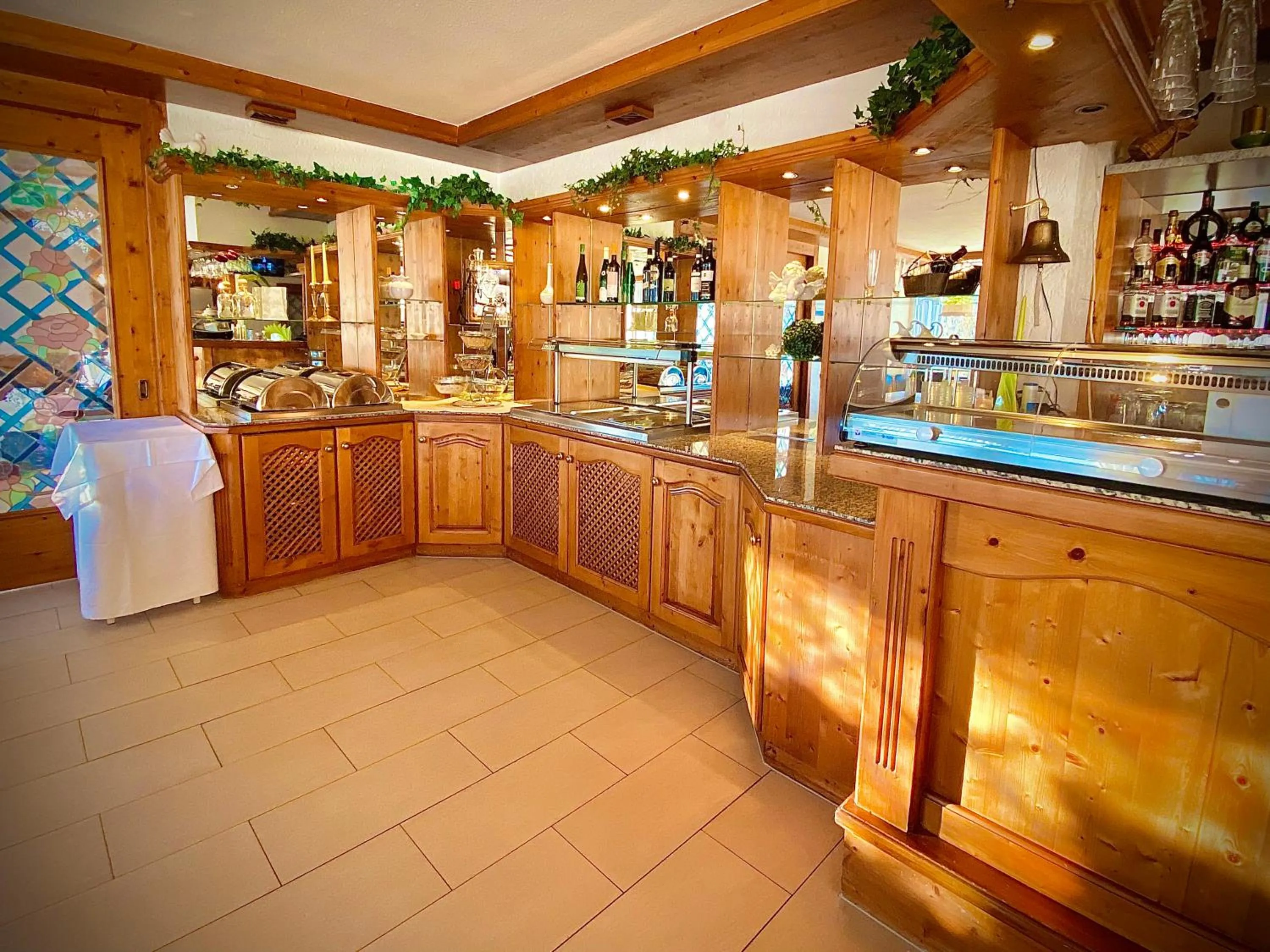 Buffet breakfast in Meister BÄR HOTEL Frankenwald