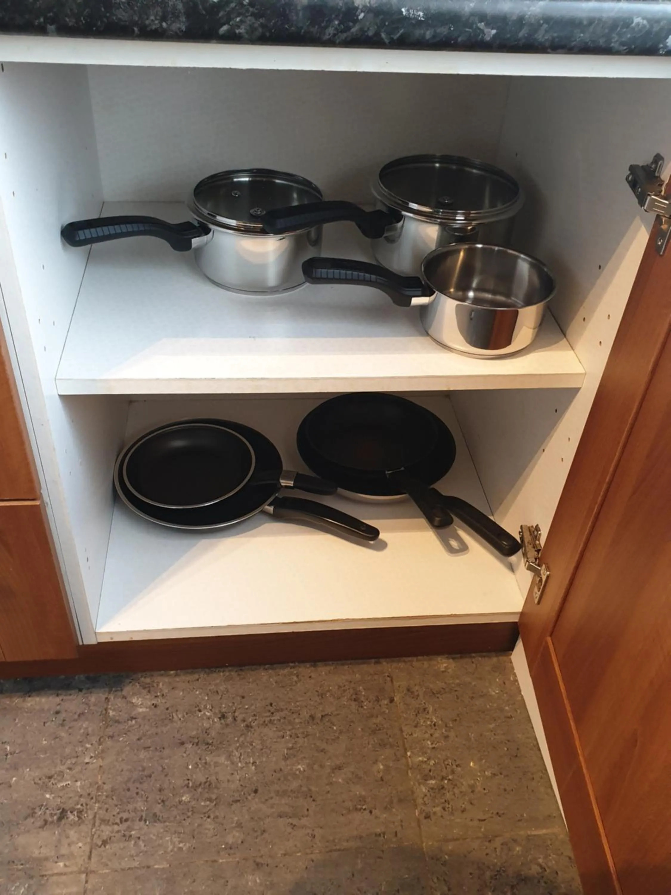 Apartment in London Luxury 3 Bedroom Flat 1min walk from Underground, with FREE PARKING Sleeps x10