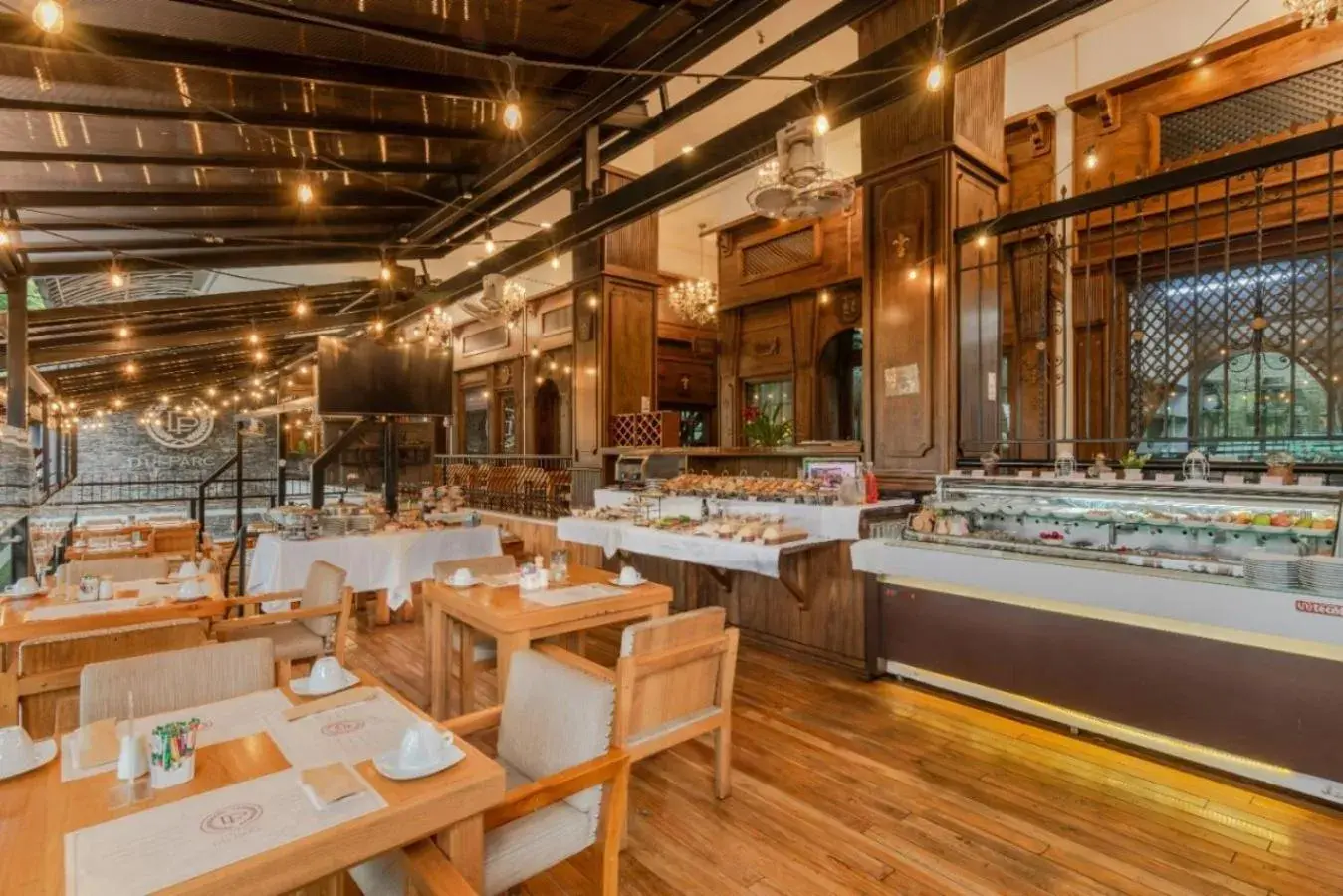 Restaurant/places to eat in Hotel Du Parc Restaurant/places to eat in Hotel Du Parc