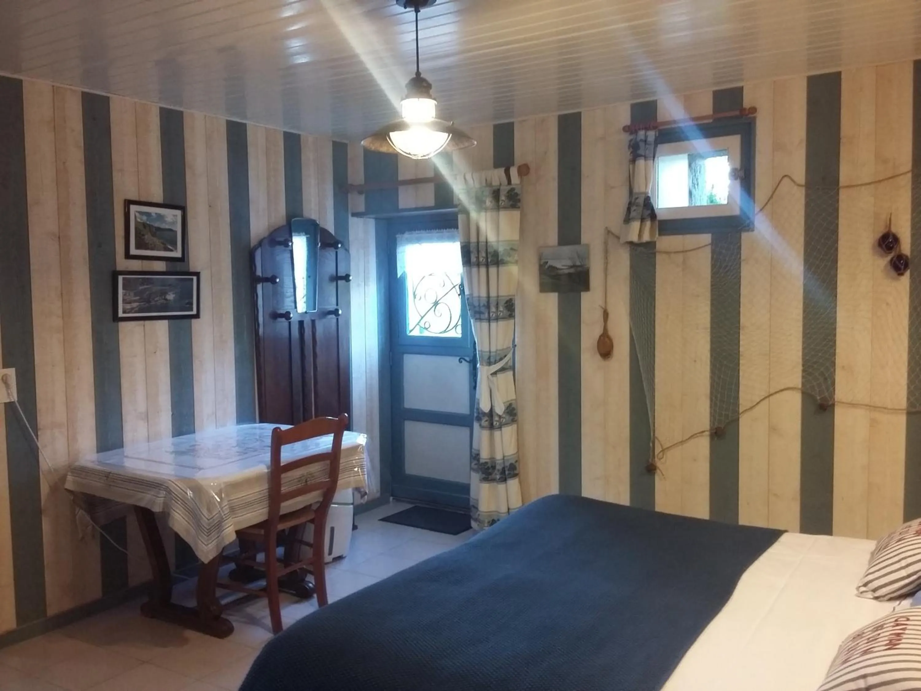 Photo of the whole room in Les Petites Chapelles