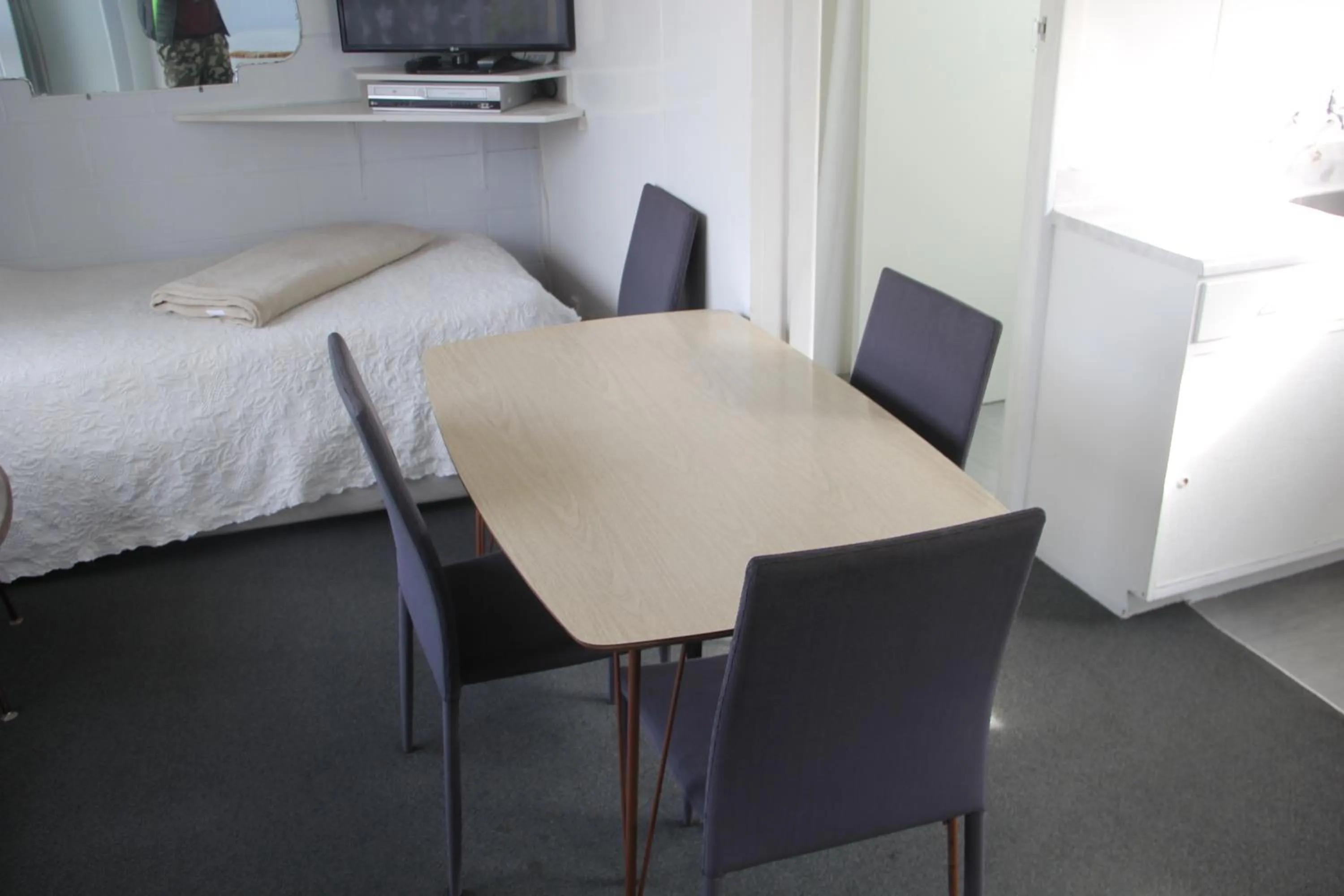 Living room, Bed in Taihape Motels