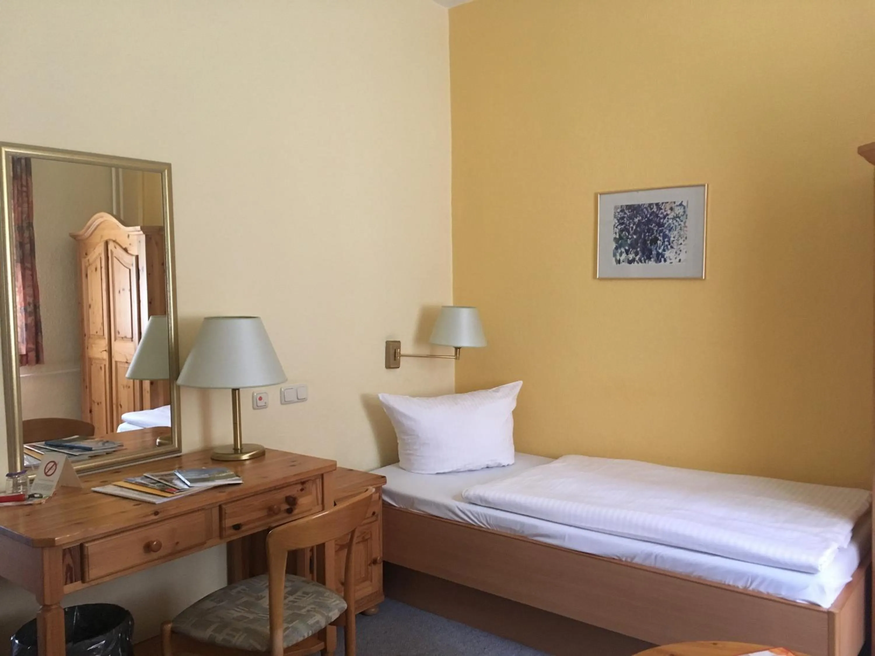 Bed in Hotel Fröbelhof