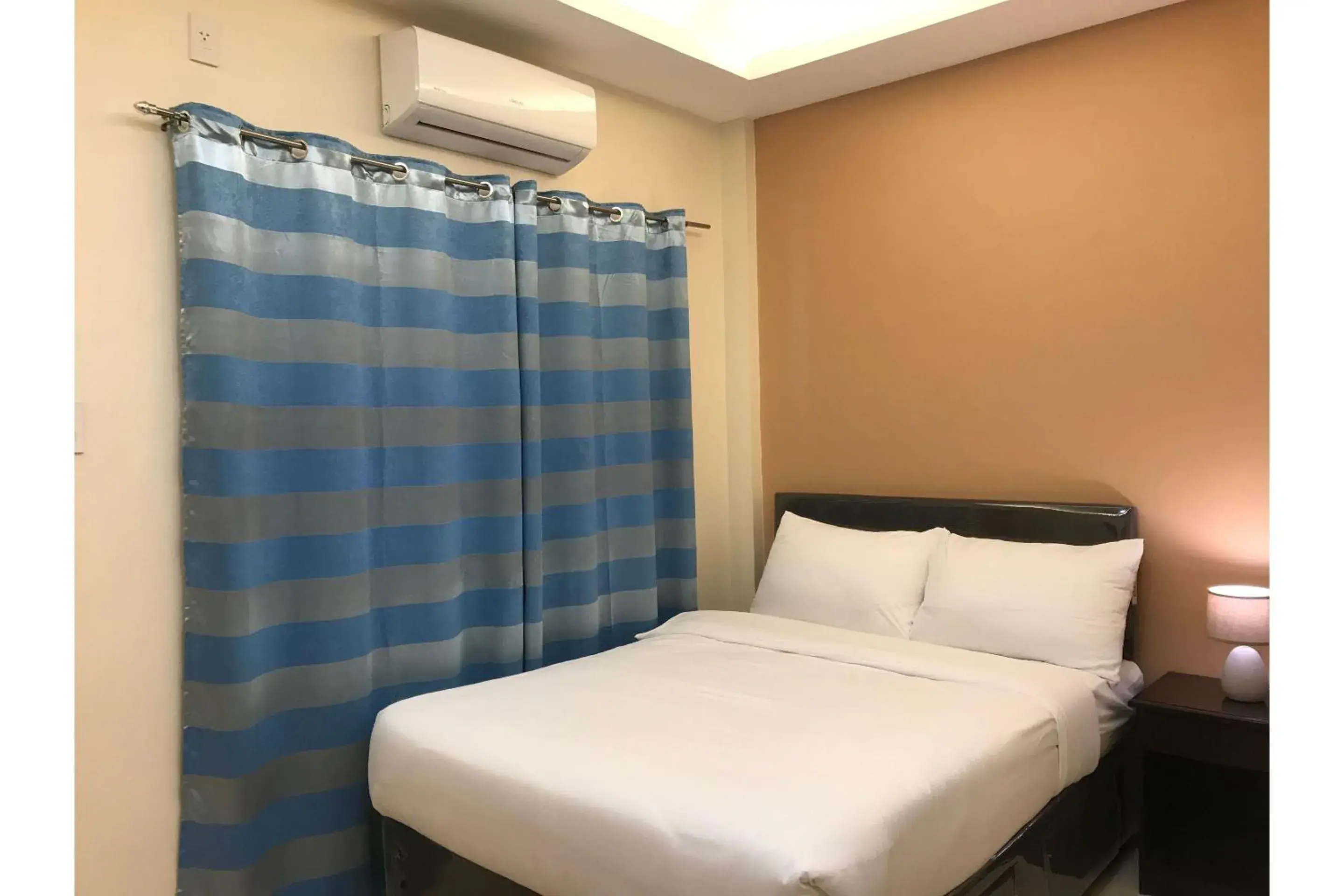 Bedroom, Bed in Guest Hotel Bedroom, Bed in Guest Hotel