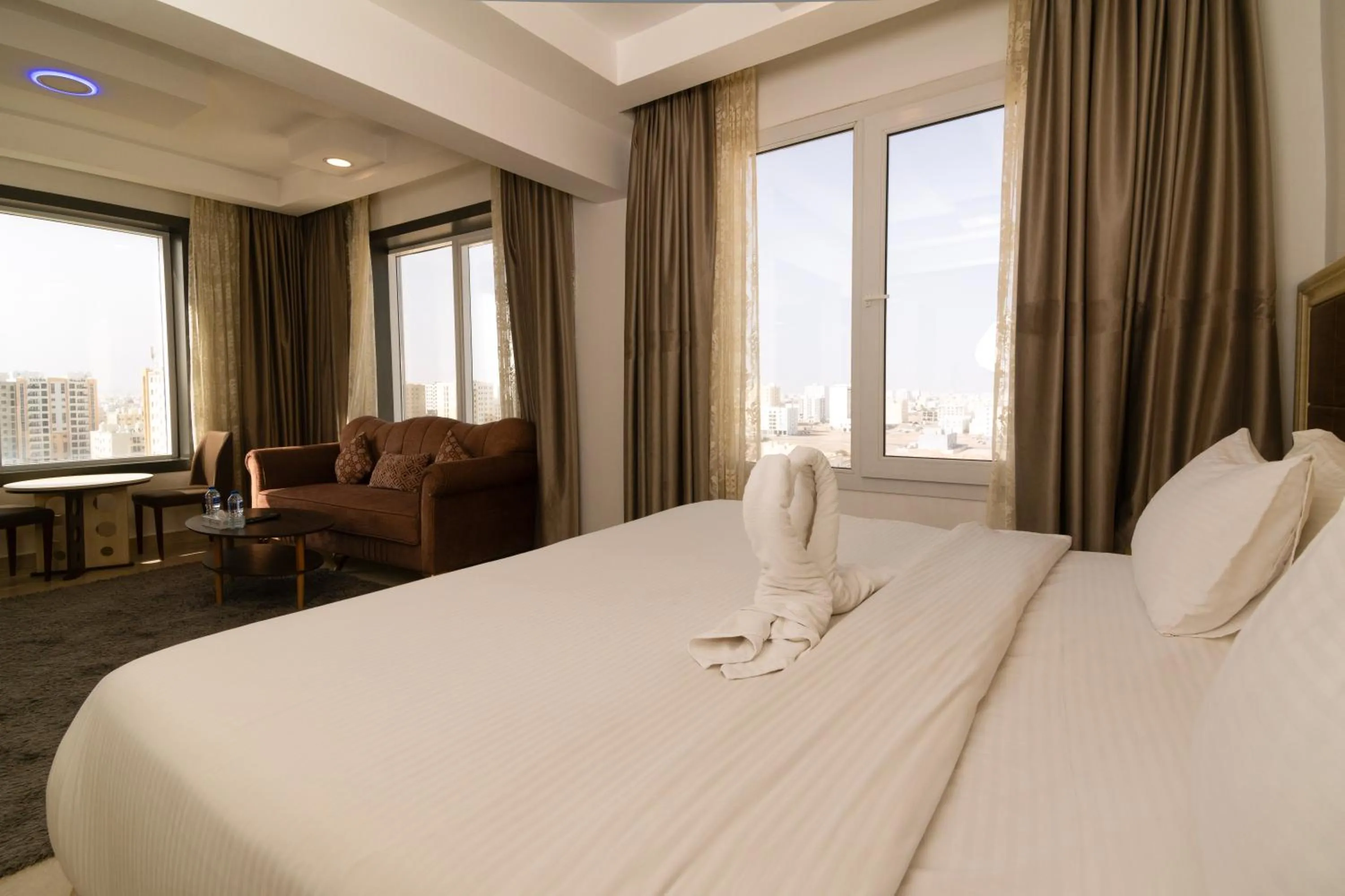 Bedroom, Bed in Diamond Star Hotel فندق النجمة الماسية