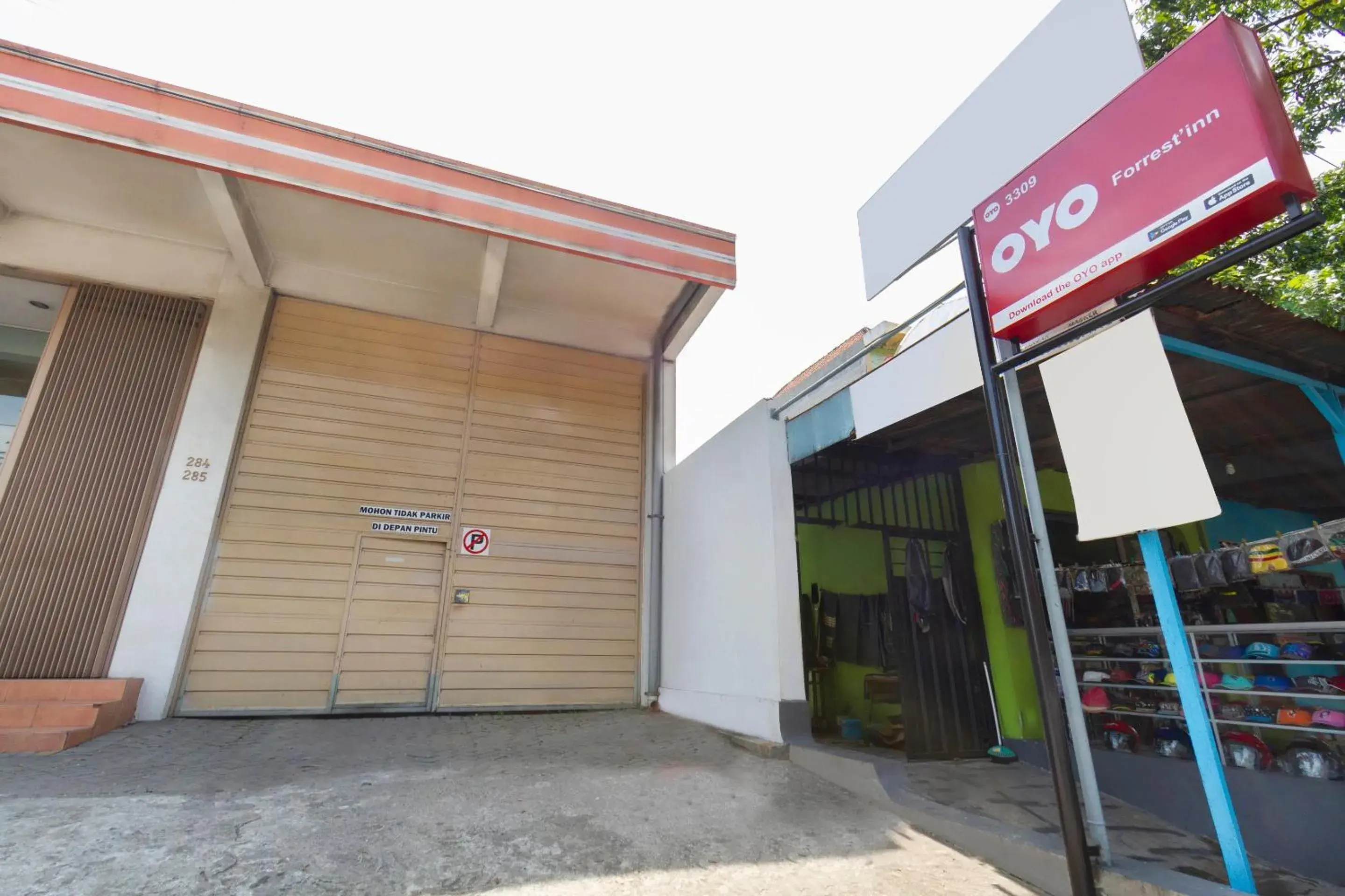 Facade/entrance in Hotel O Forrest’inn Facade/entrance in Hotel O Forrest’inn