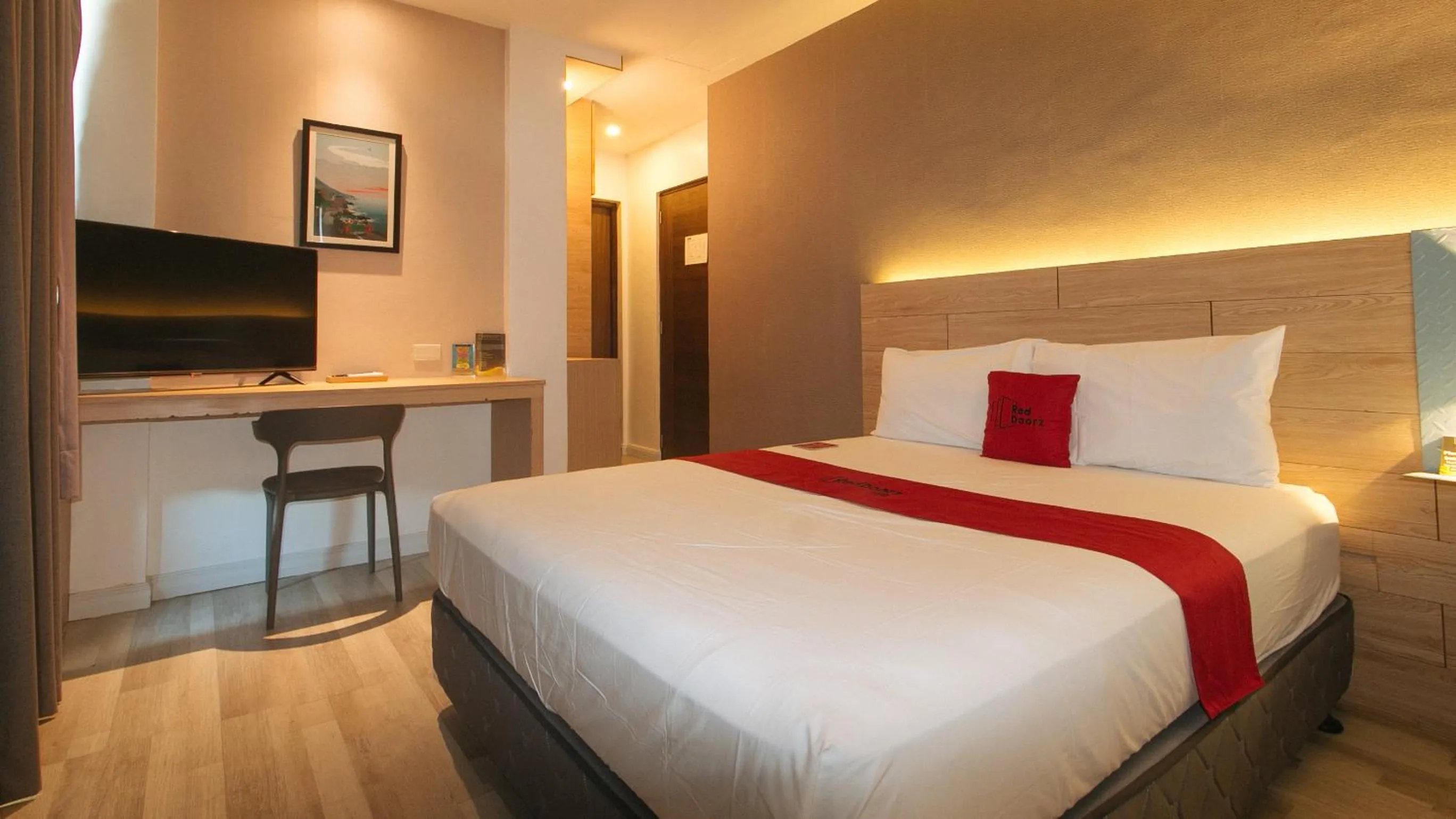 Bed in RedDoorz at Anton's Loft Designer Resort Pansol Calamba Laguna