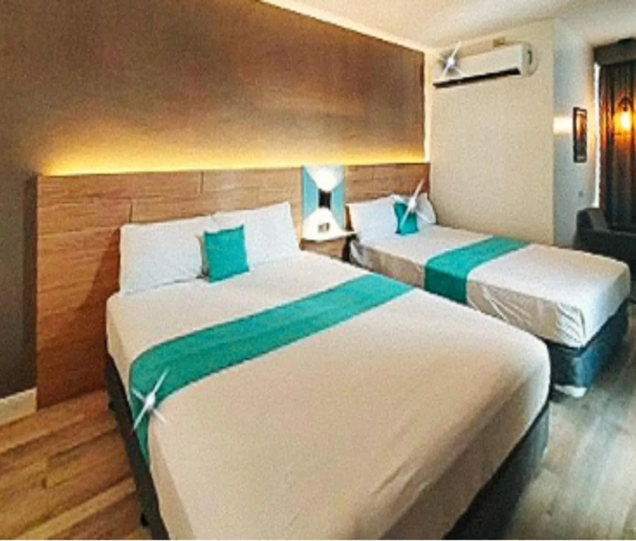 Twin Room in RedDoorz at Anton's Loft Designer Resort Pansol Calamba Laguna