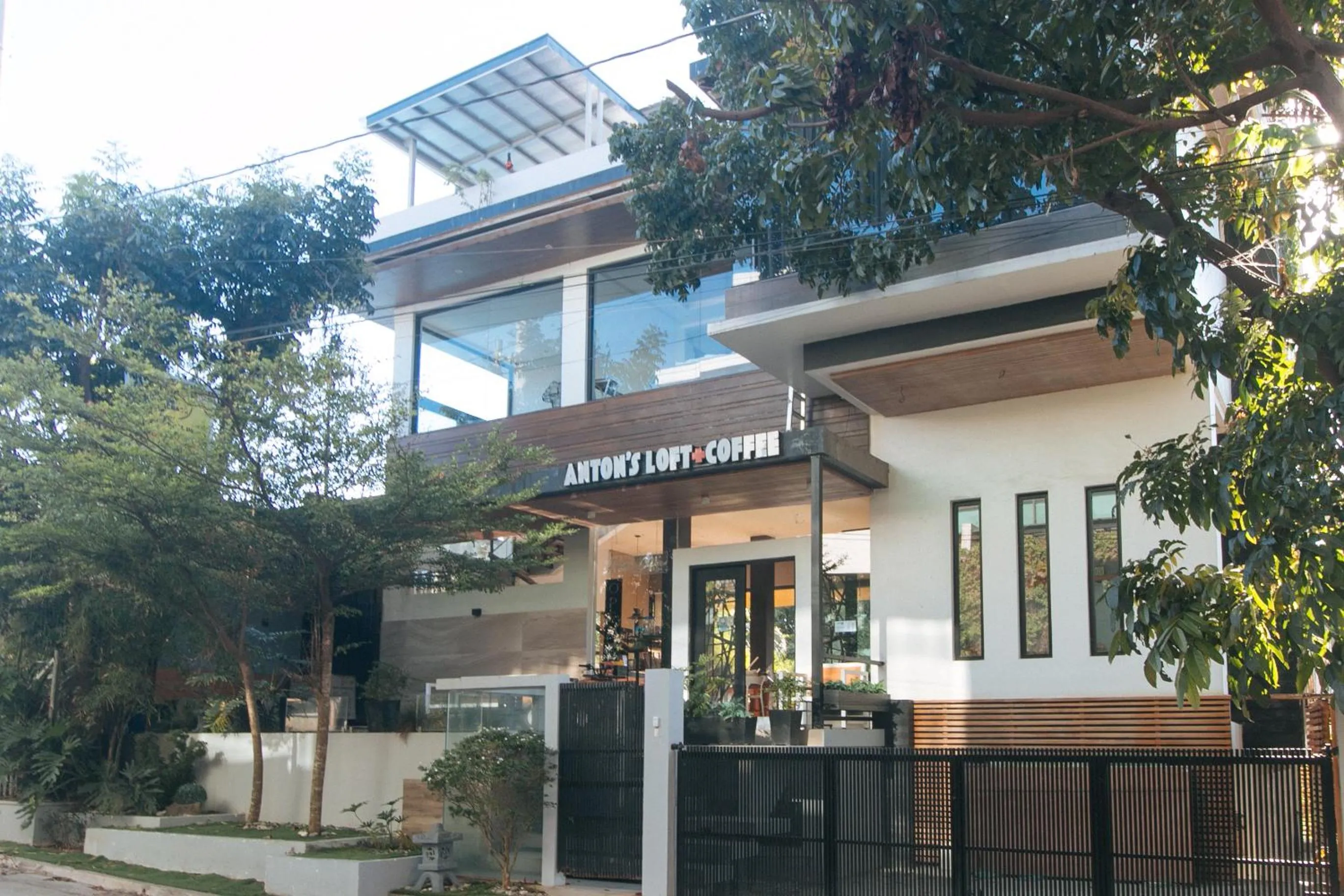 Property building in RedDoorz at Anton's Loft Designer Resort Pansol Calamba Laguna