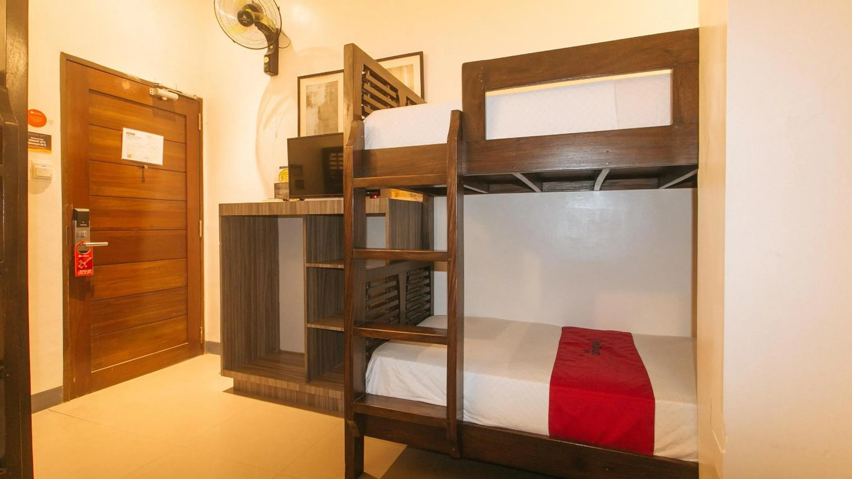 Bedroom in RedDoorz at Anton's Loft Designer Resort Pansol Calamba Laguna