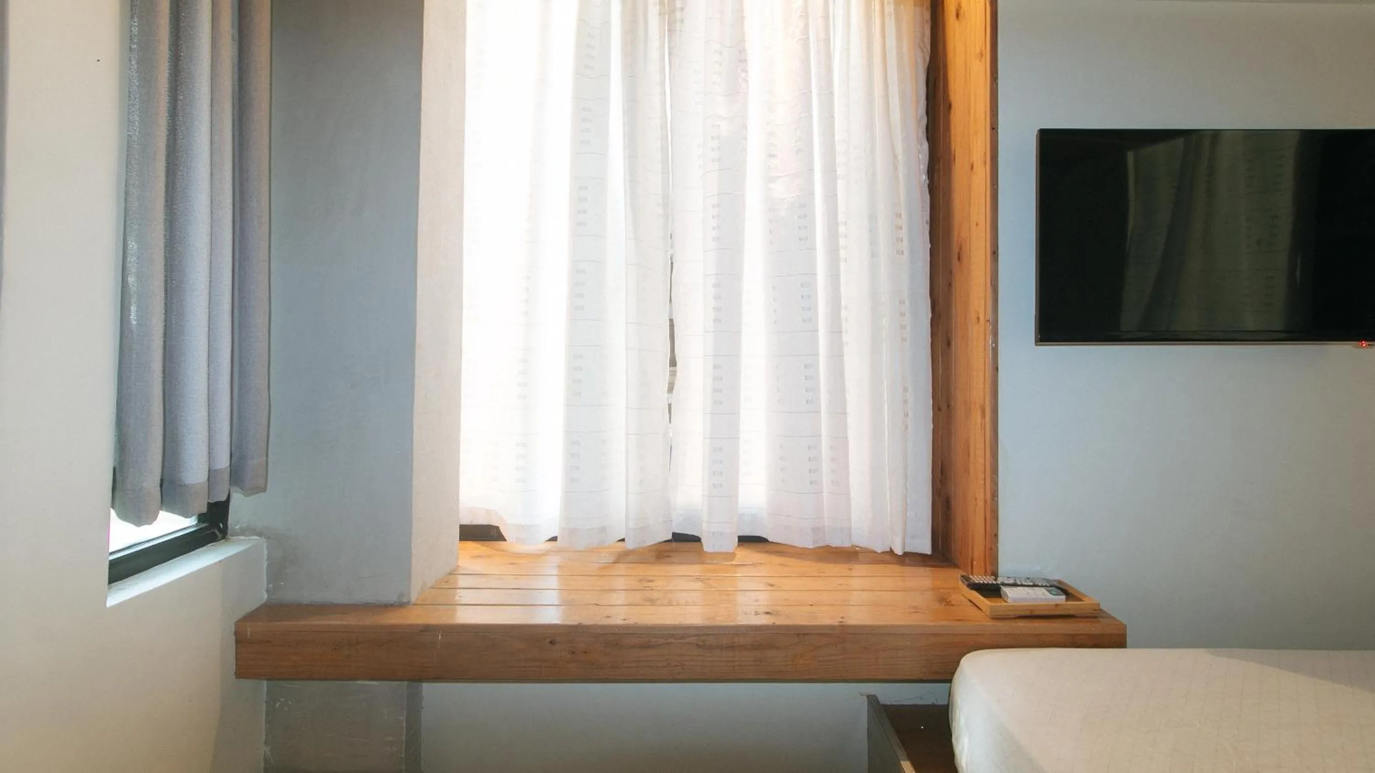 TV and multimedia, Bed in RedDoorz at Anton's Loft Designer Resort Pansol Calamba Laguna