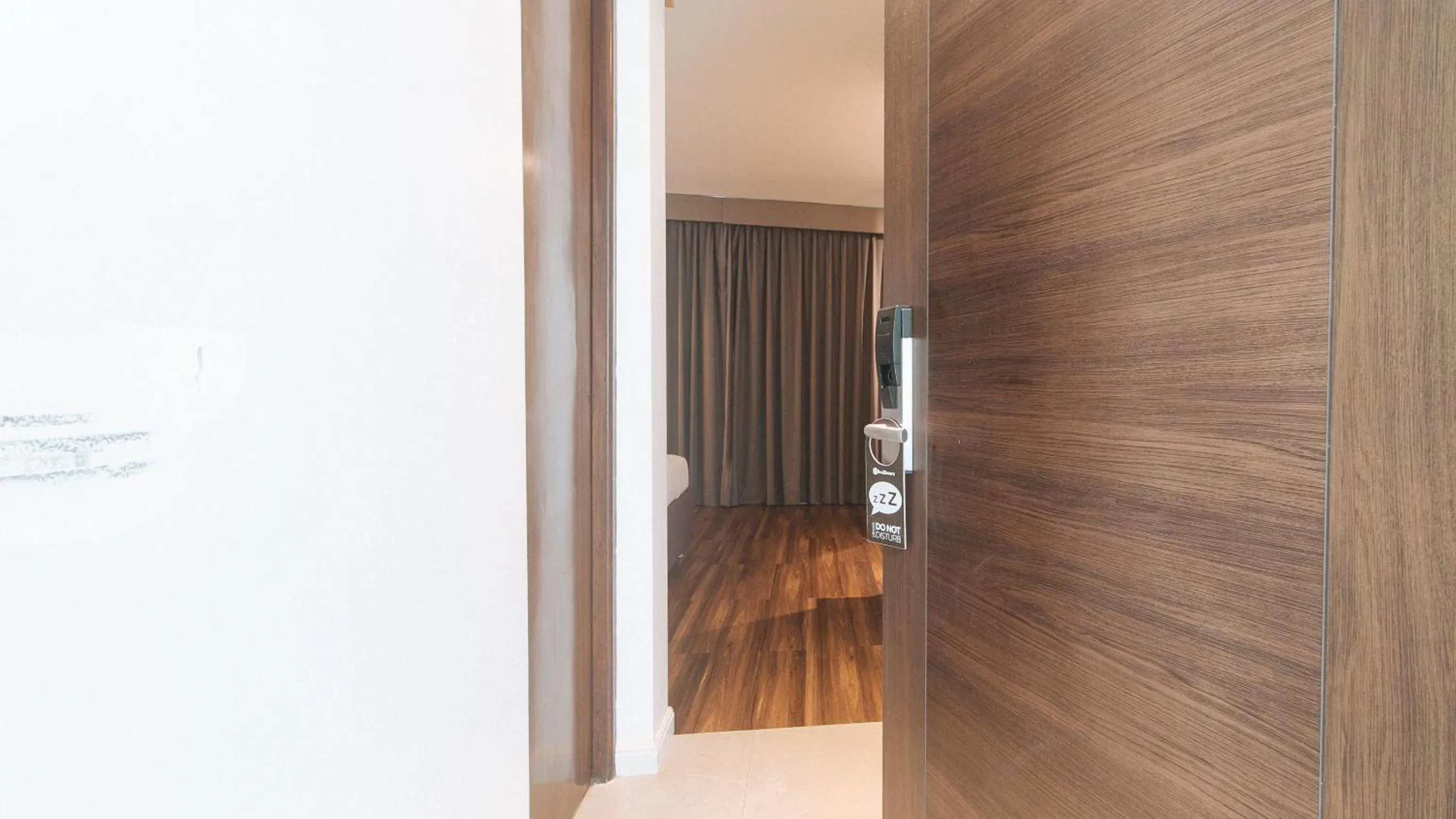 wardrobe in RedDoorz at Anton's Loft Designer Resort Pansol Calamba Laguna