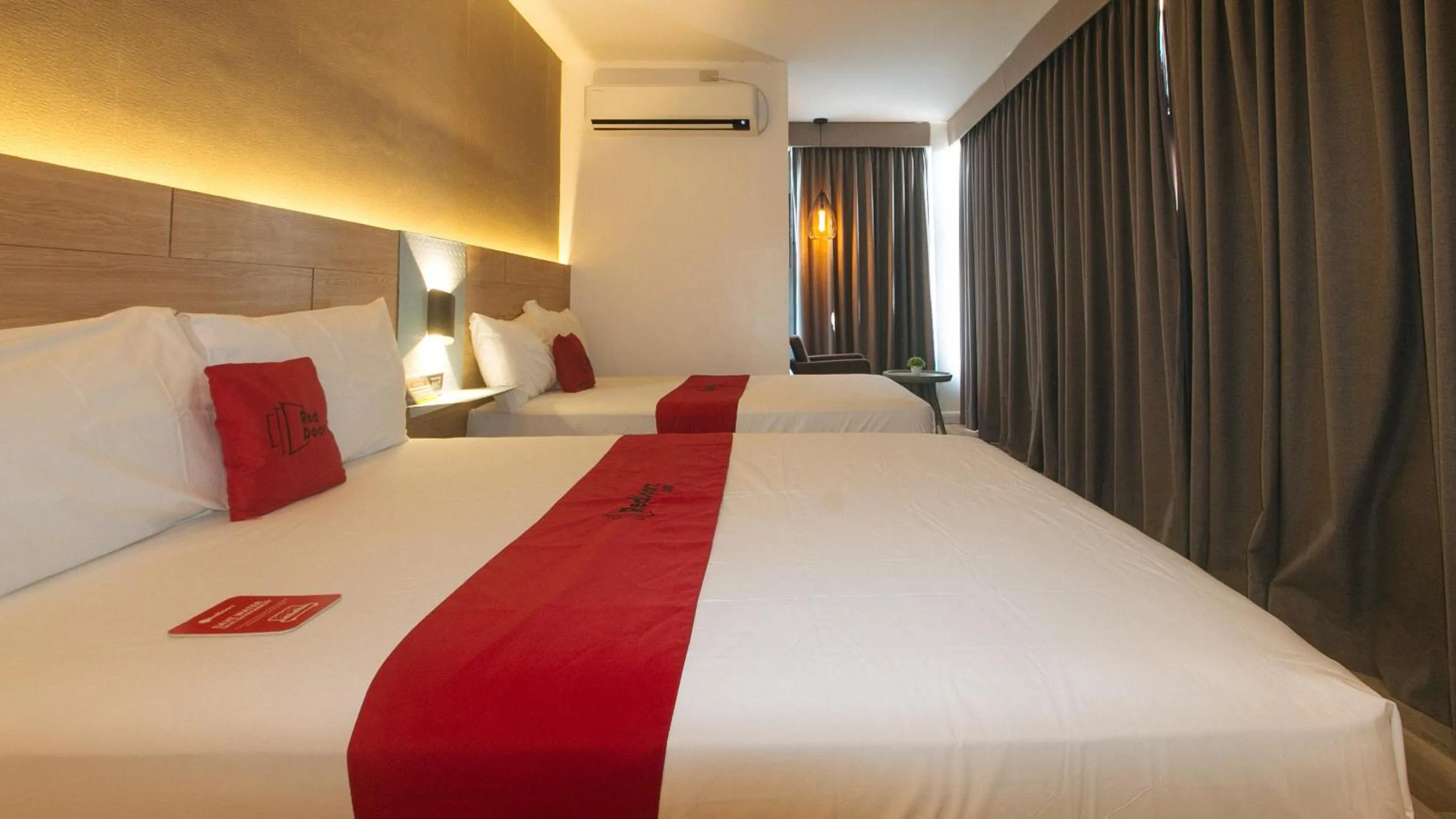 Bed in RedDoorz at Anton's Loft Designer Resort Pansol Calamba Laguna